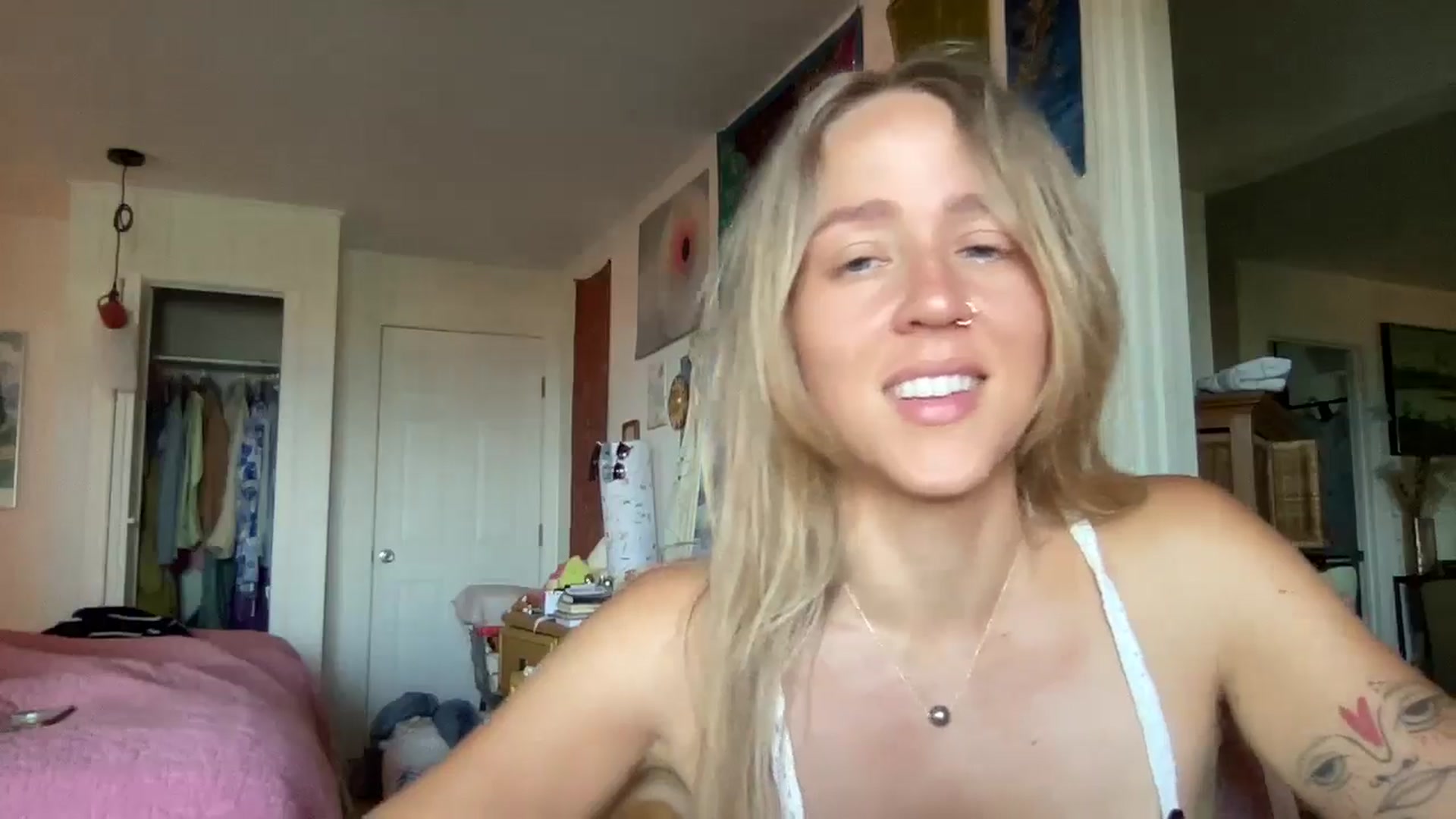 Gallery image thumbnail from IvyPiercee's myfreecams stream on, 10/05/2025, 18:37 image 14 of 20