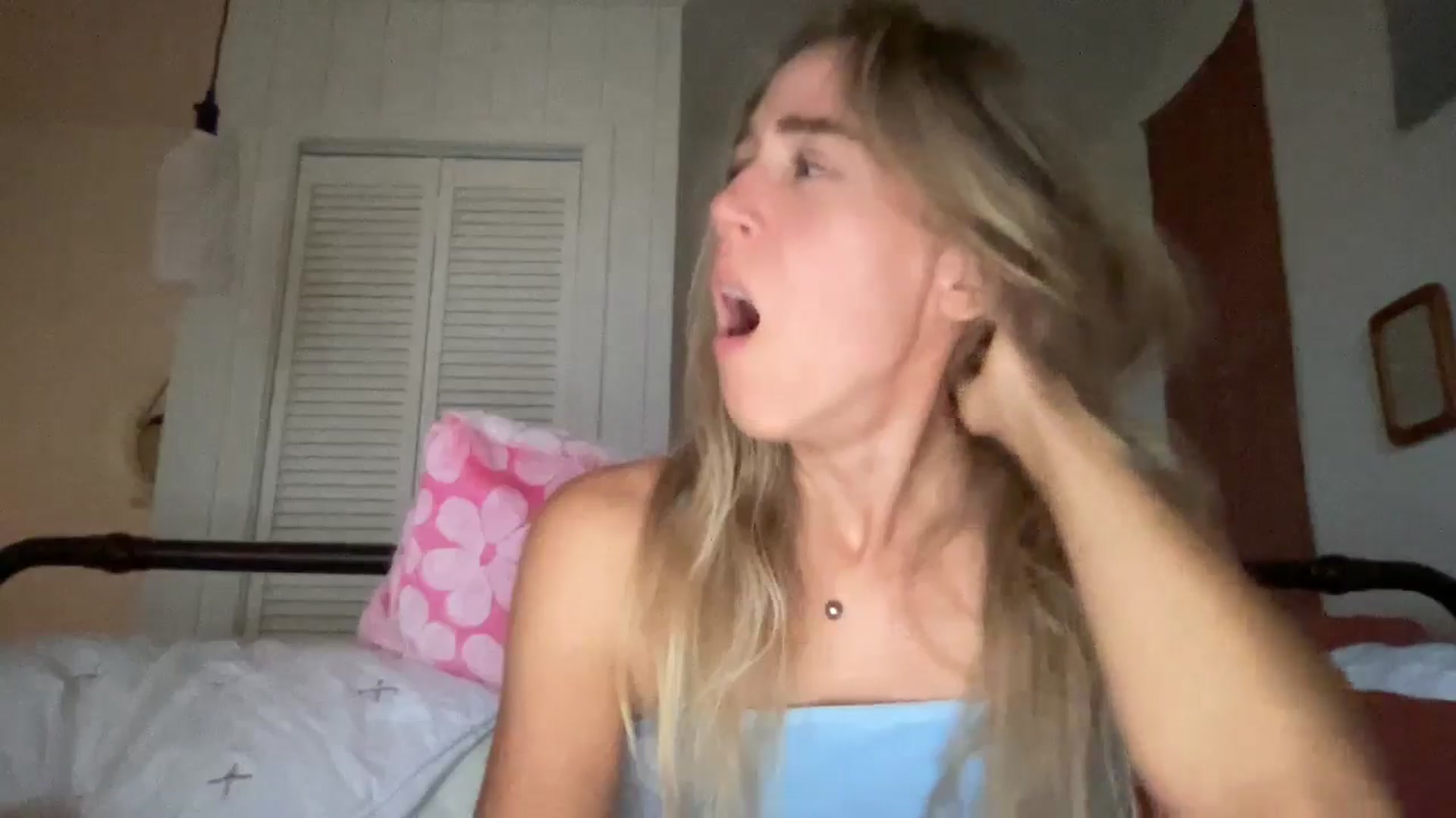 Gallery image thumbnail from IvyPiercee's myfreecams stream on, 10/17/2025, 17:00 image 16 of 20