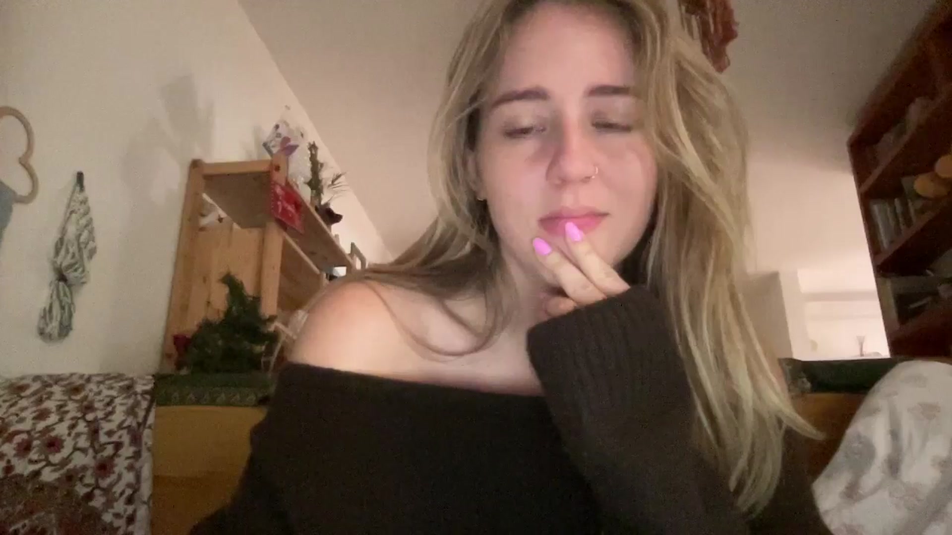 Gallery image thumbnail from IvyPiercee's myfreecams stream on, 01/07/2026, 15:25 image 16 of 20