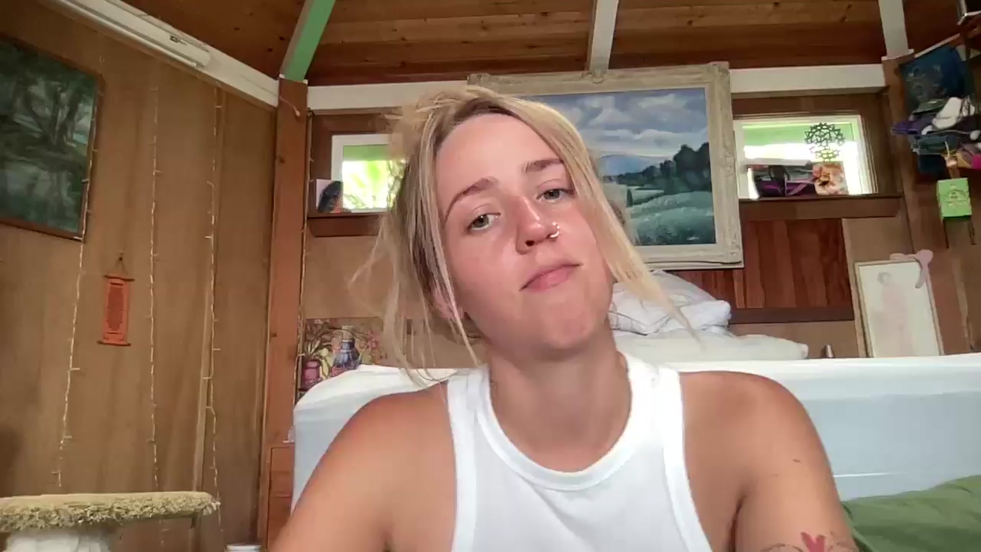 Gallery image thumbnail from IvyPiercee's myfreecams stream on, 02/19/2026, 23:59 image 4 of 20