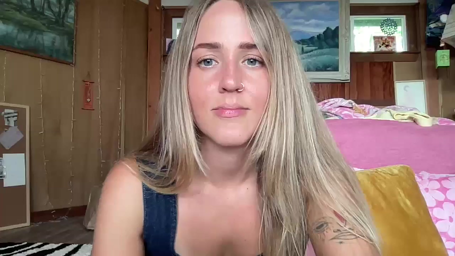 Gallery image thumbnail from IvyPiercee's myfreecams stream on, 04/07/2026, 03:10 image 7 of 20