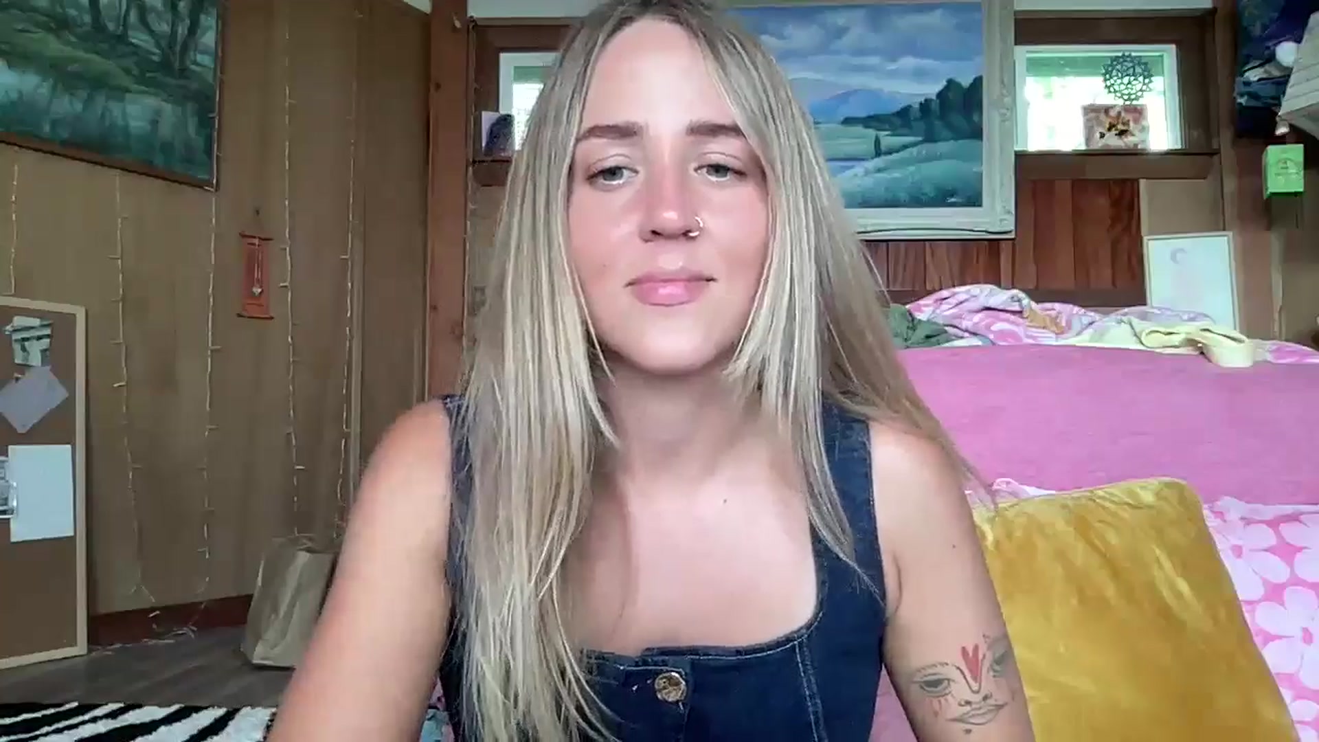Gallery image thumbnail from IvyPiercee's myfreecams stream on, 04/07/2026, 03:10 image 10 of 20