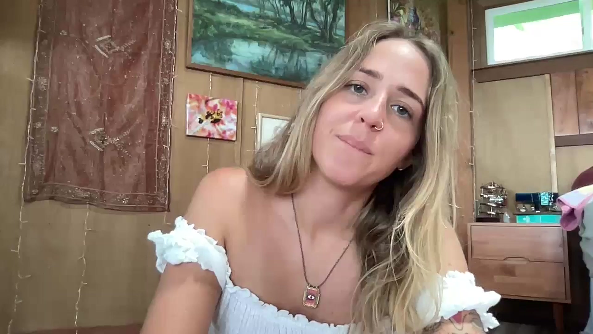 Gallery image thumbnail from IvyPiercee's myfreecams stream on, 04/19/2026, 22:07 image 12 of 20
