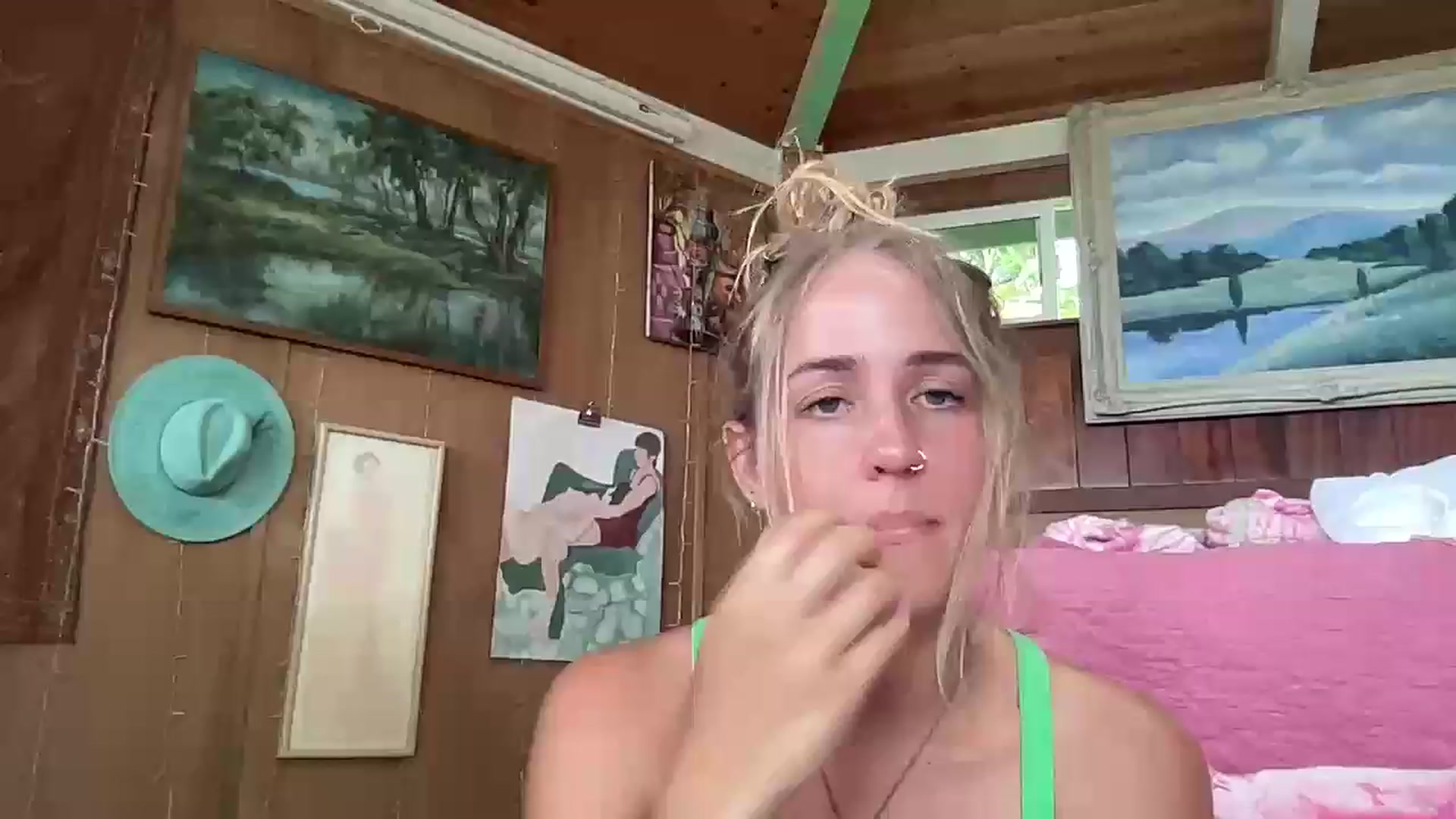 Gallery image thumbnail from IvyPiercee's myfreecams stream on, 05/16/2026, 23:45 image 18 of 20