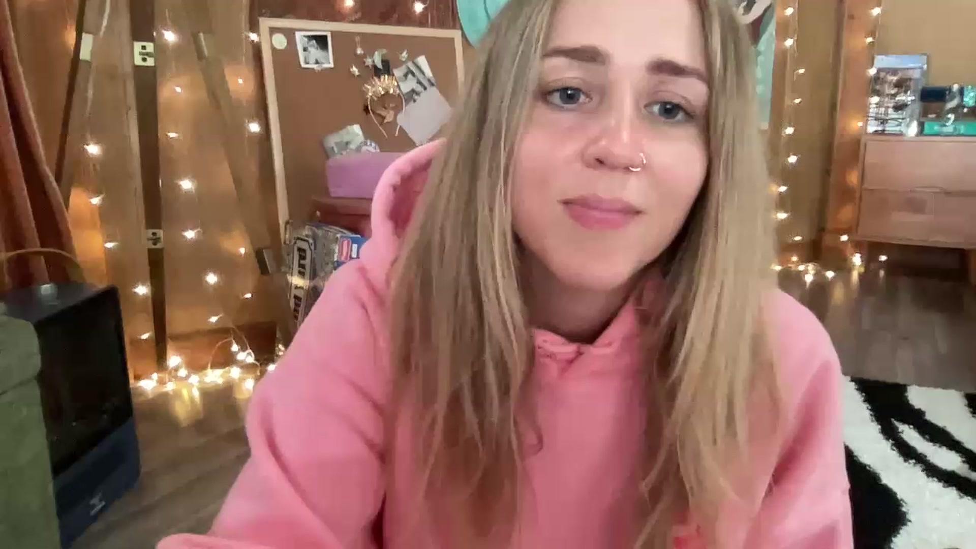 Gallery image thumbnail from IvyPiercee's myfreecams stream on, 07/29/2026, 02:26 image 9 of 20