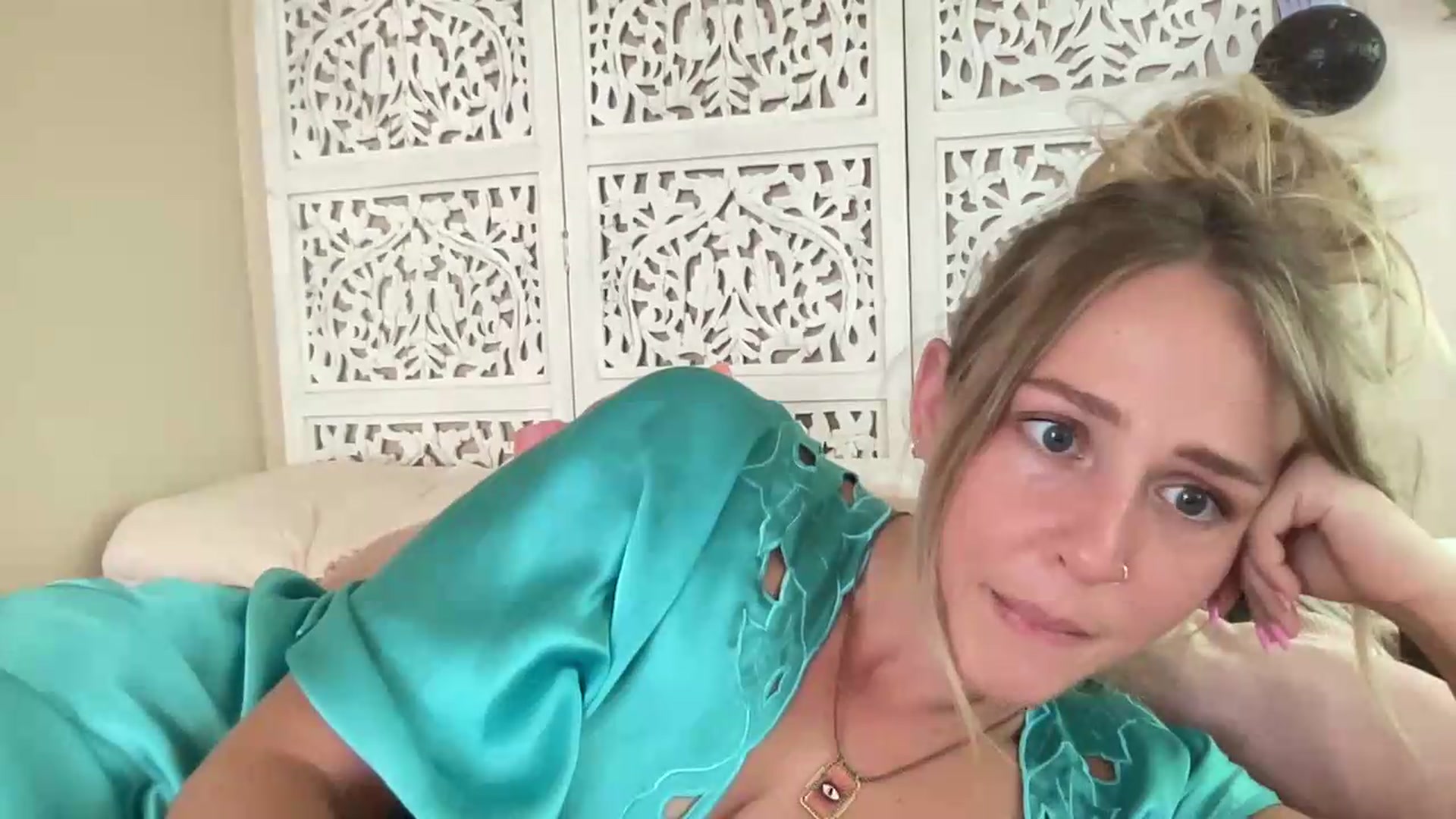 Gallery image thumbnail from IvyPiercee's myfreecams stream on, 08/19/2026, 23:35 image 19 of 20