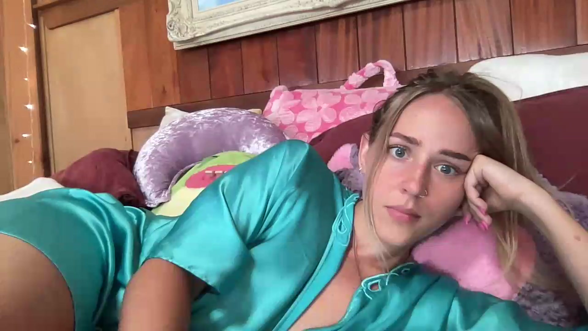 Gallery image thumbnail from IvyPiercee's myfreecams stream on, 09/01/2026, 21:01 image 7 of 20