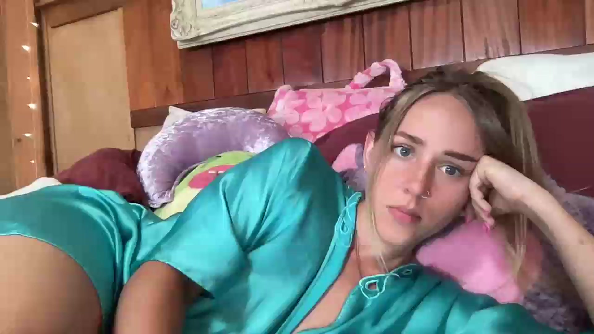 Gallery image thumbnail from IvyPiercee's myfreecams stream on, 09/01/2026, 21:01 image 4 of 20