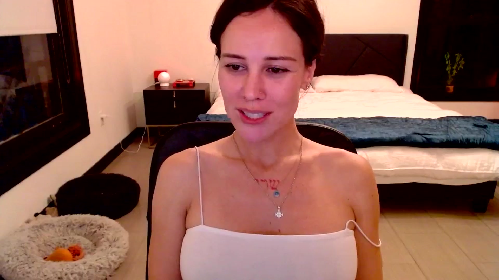 Gallery image thumbnail from Ivy__'s myfreecams stream on, 10/12/2023, 07:37 image 6 of 20