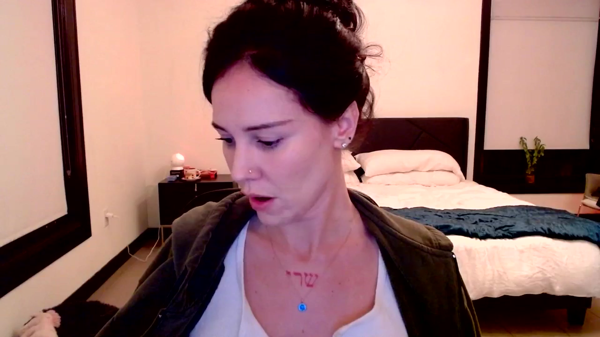 Gallery image thumbnail from Ivy__'s myfreecams stream on, 10/20/2023, 07:17 image 6 of 20