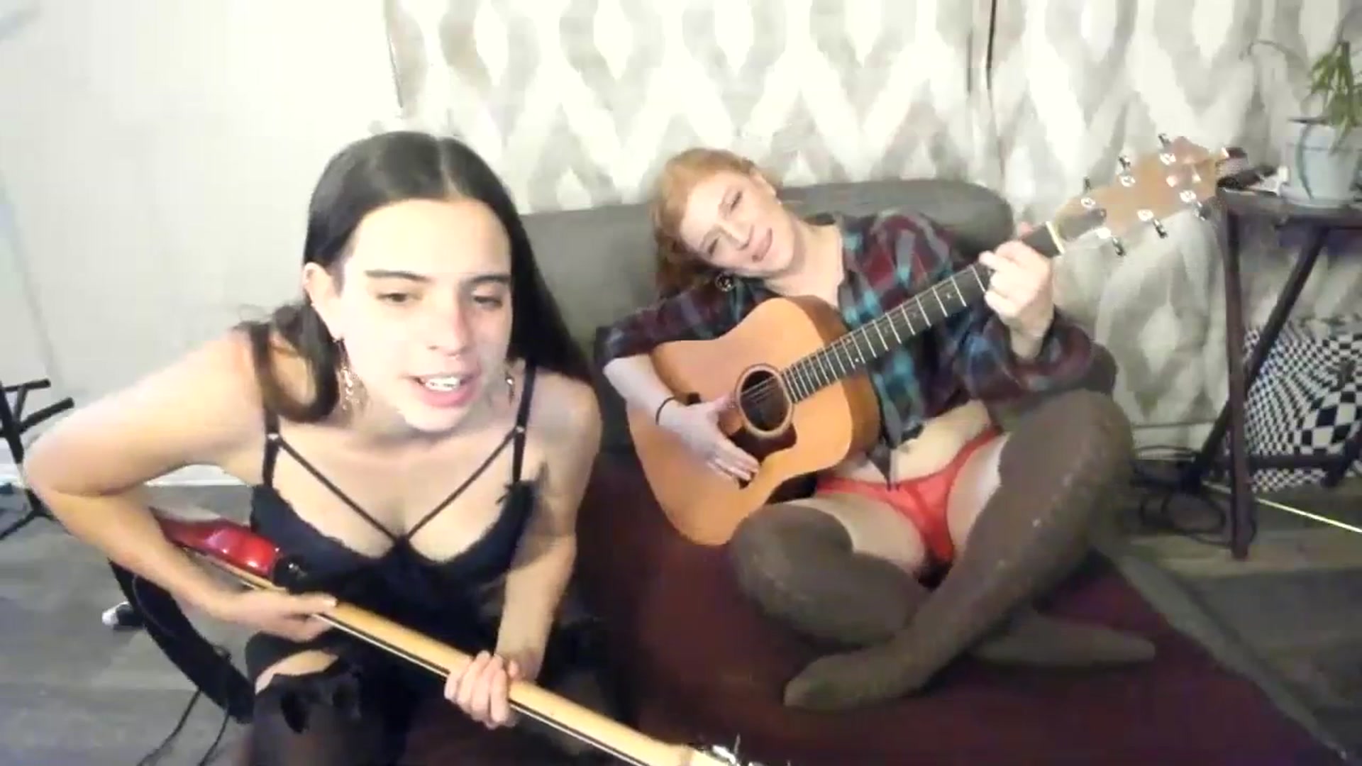 Gallery image thumbnail from IvyandCharlie's myfreecams stream on, 03/06/2024, 07:28 image 10 of 20