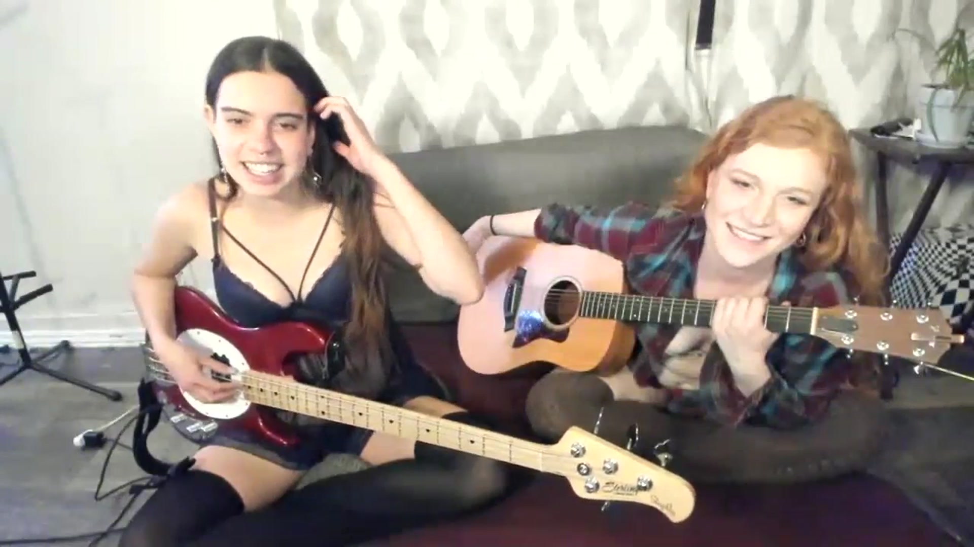 Gallery image thumbnail from IvyandCharlie's myfreecams stream on, 03/06/2024, 07:28 image 18 of 20