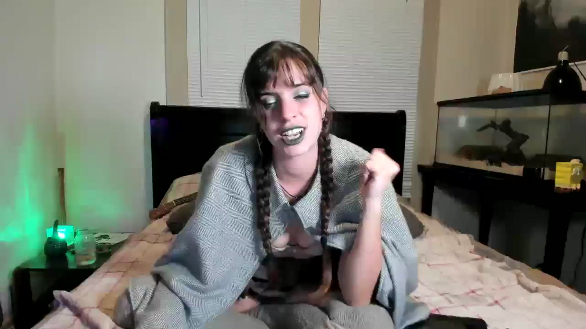 Gallery image thumbnail from IvyandCharlie's myfreecams stream on, 12/17/2024, 16:13 image 1 of 20