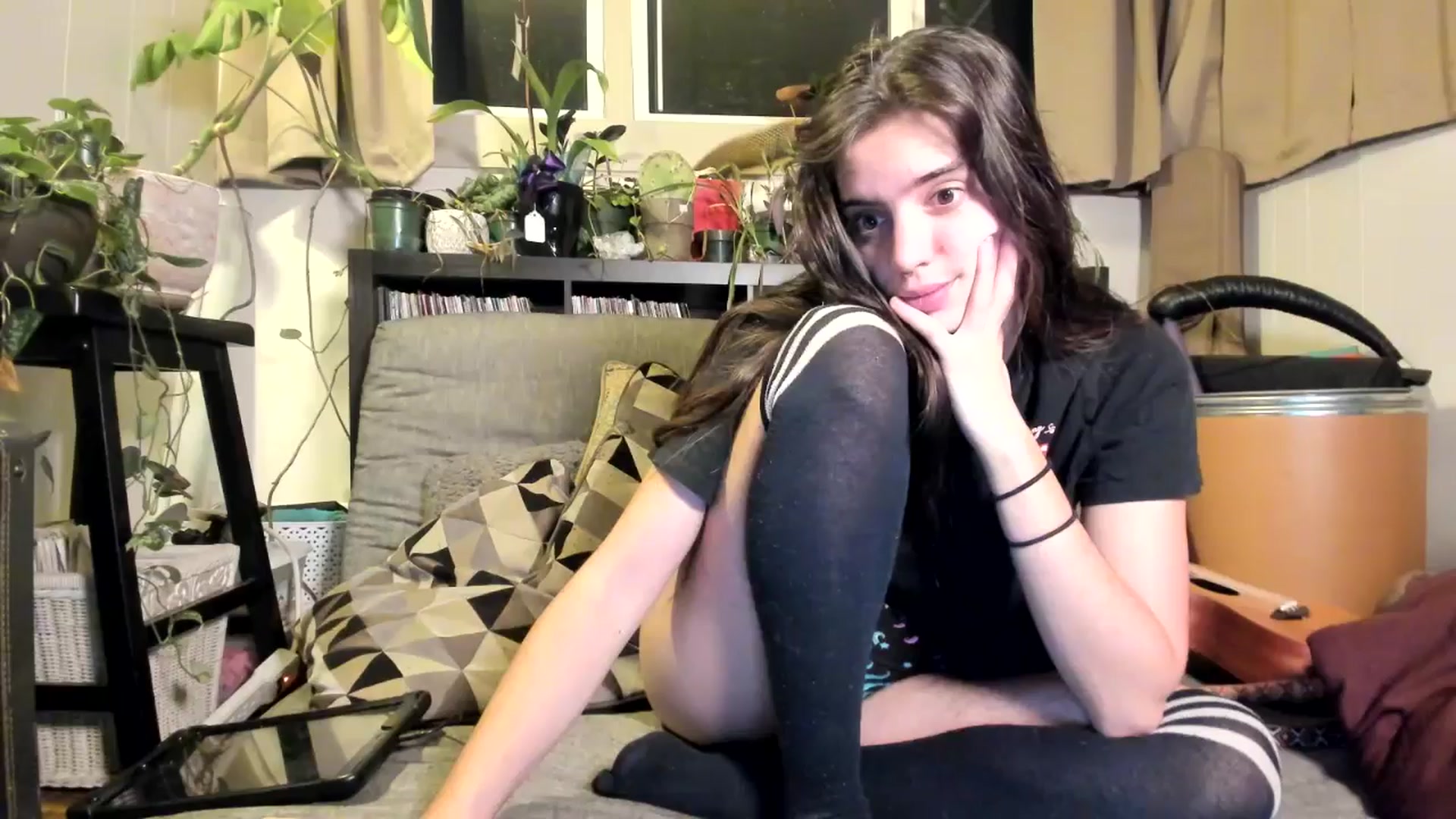 Gallery image thumbnail from IvyandCharlie's myfreecams stream on, 12/26/2024, 13:51 image 12 of 20