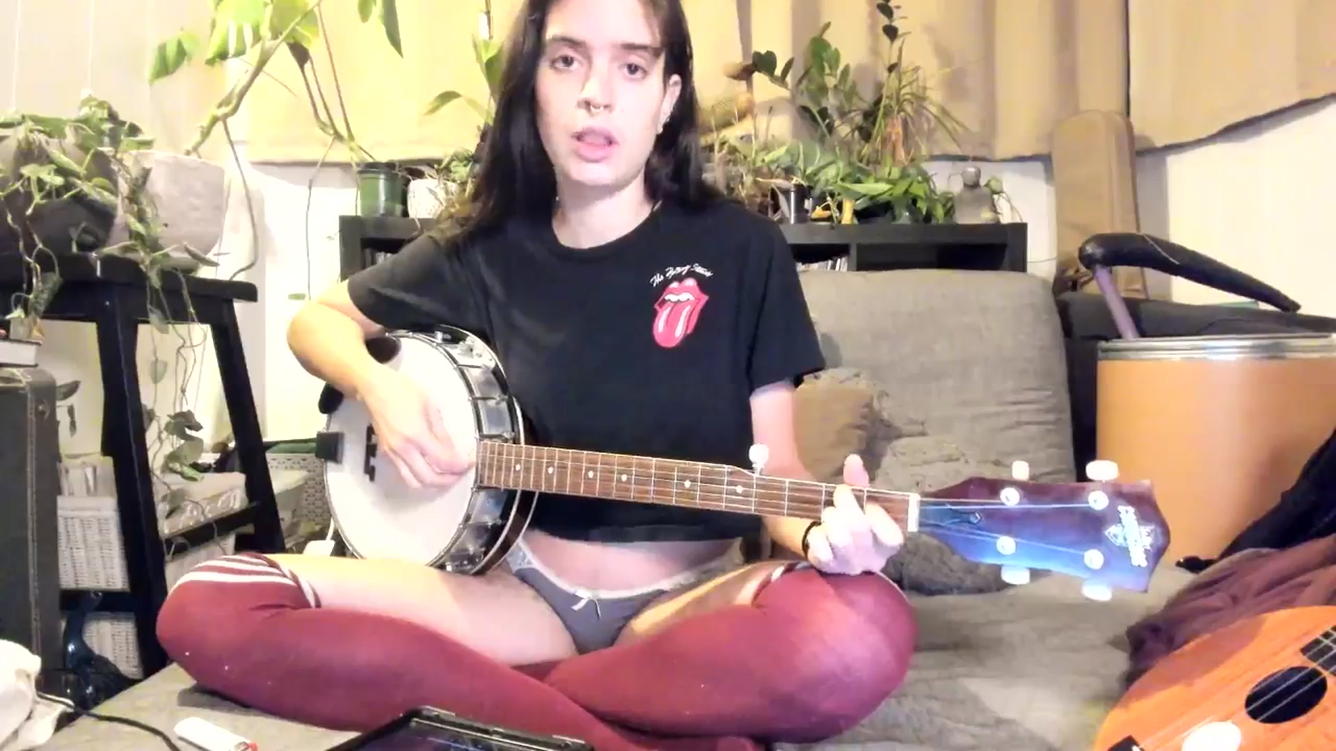 Gallery image thumbnail from IvyandCharlie's myfreecams stream on, 12/31/2024, 14:10 image 13 of 20