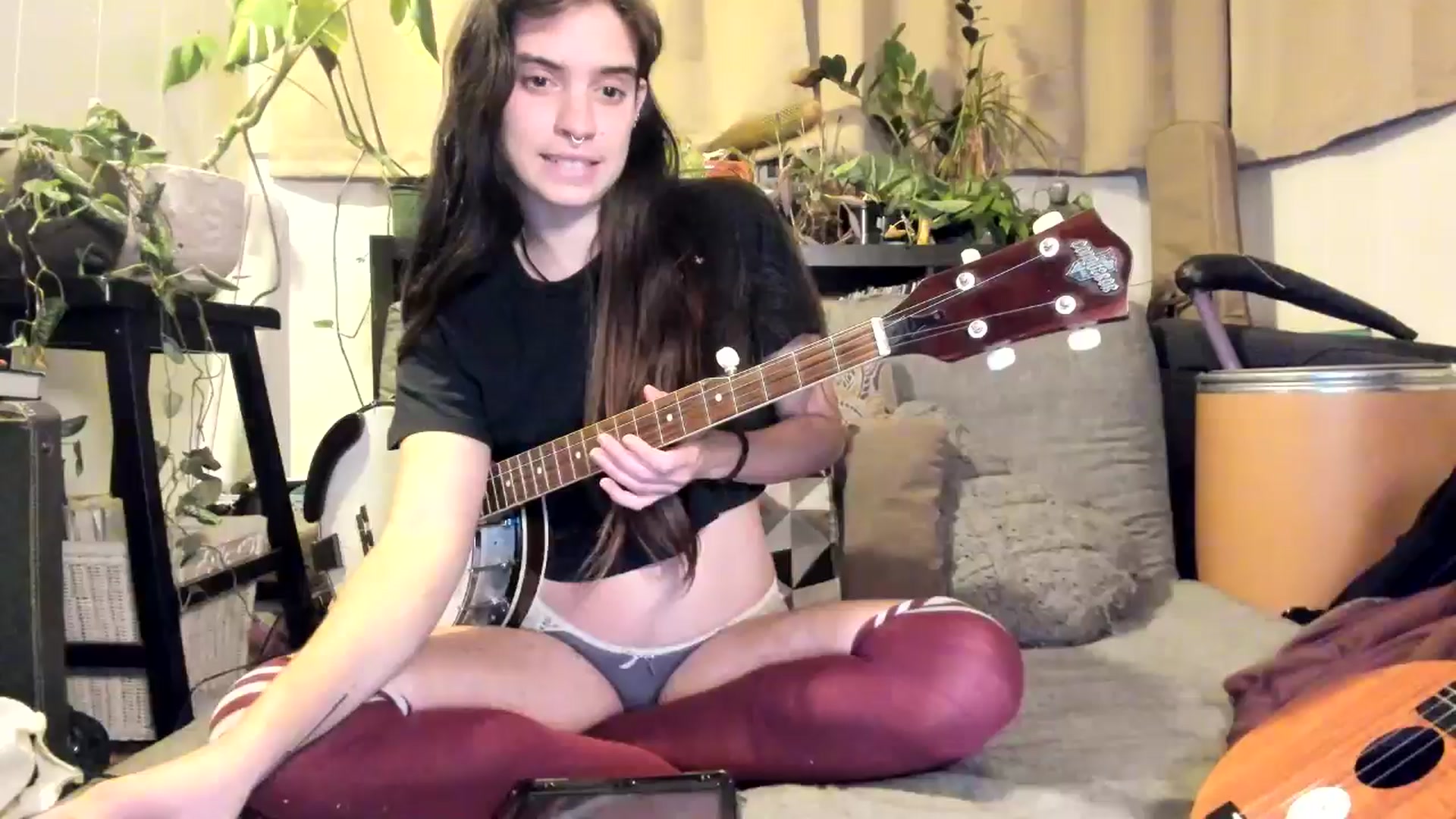 Gallery image thumbnail from IvyandCharlie's myfreecams stream on, 12/31/2024, 14:10 image 15 of 20