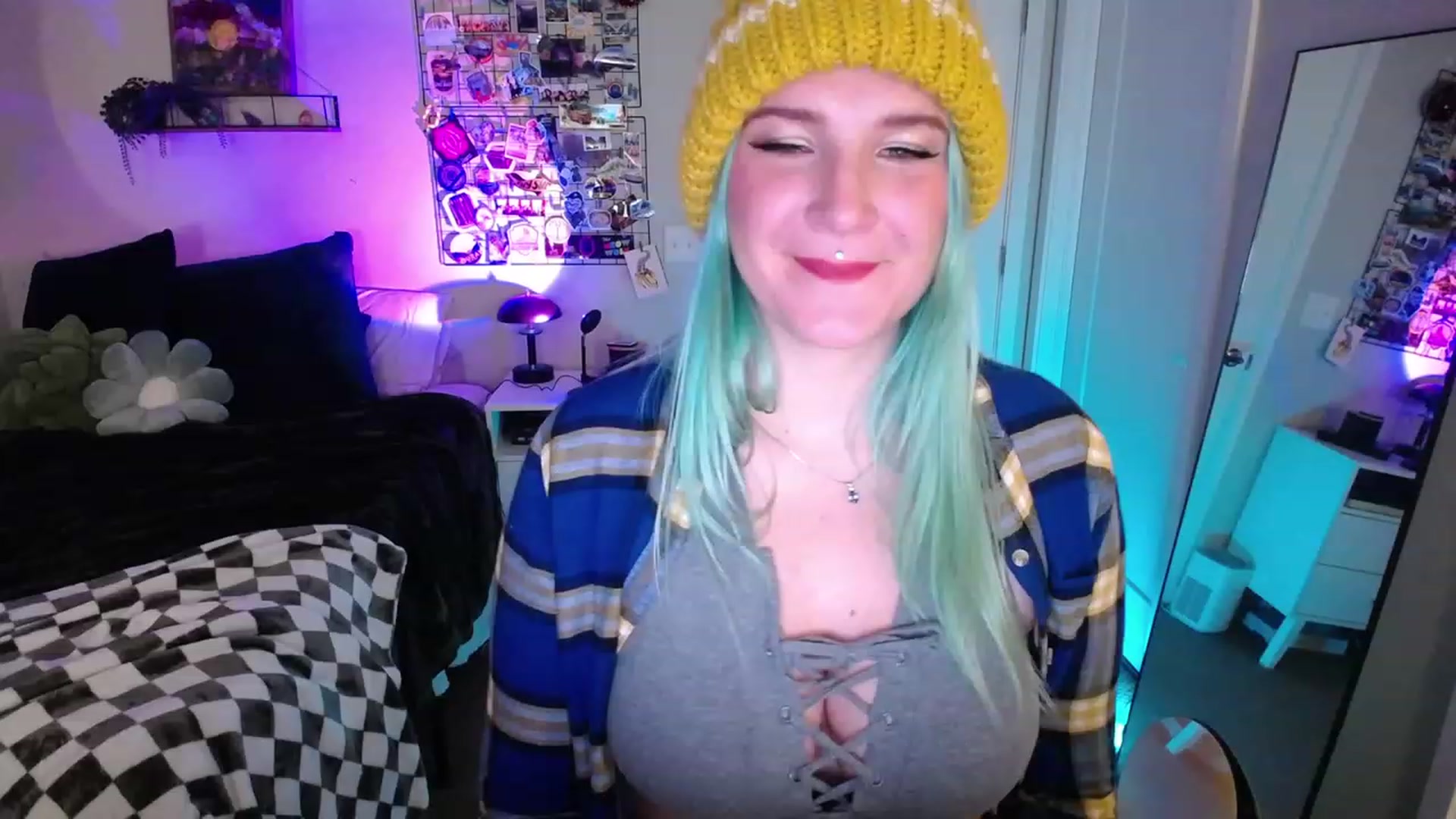 Gallery image thumbnail from IvysRevenge's myfreecams stream on, 12/16/2022, 05:41 image 2 of 20