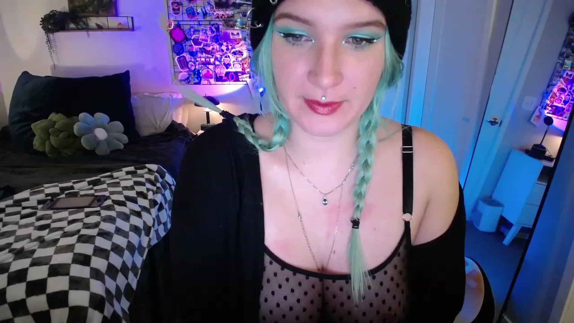 Gallery image thumbnail from IvysRevenge's myfreecams stream on, 12/30/2022, 06:13 image 16 of 20