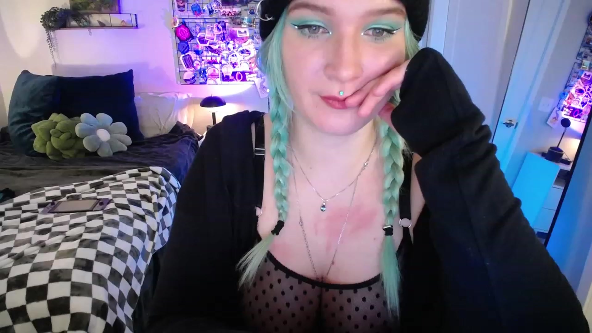 Gallery image thumbnail from IvysRevenge's myfreecams stream on, 12/30/2022, 06:13 image 15 of 20