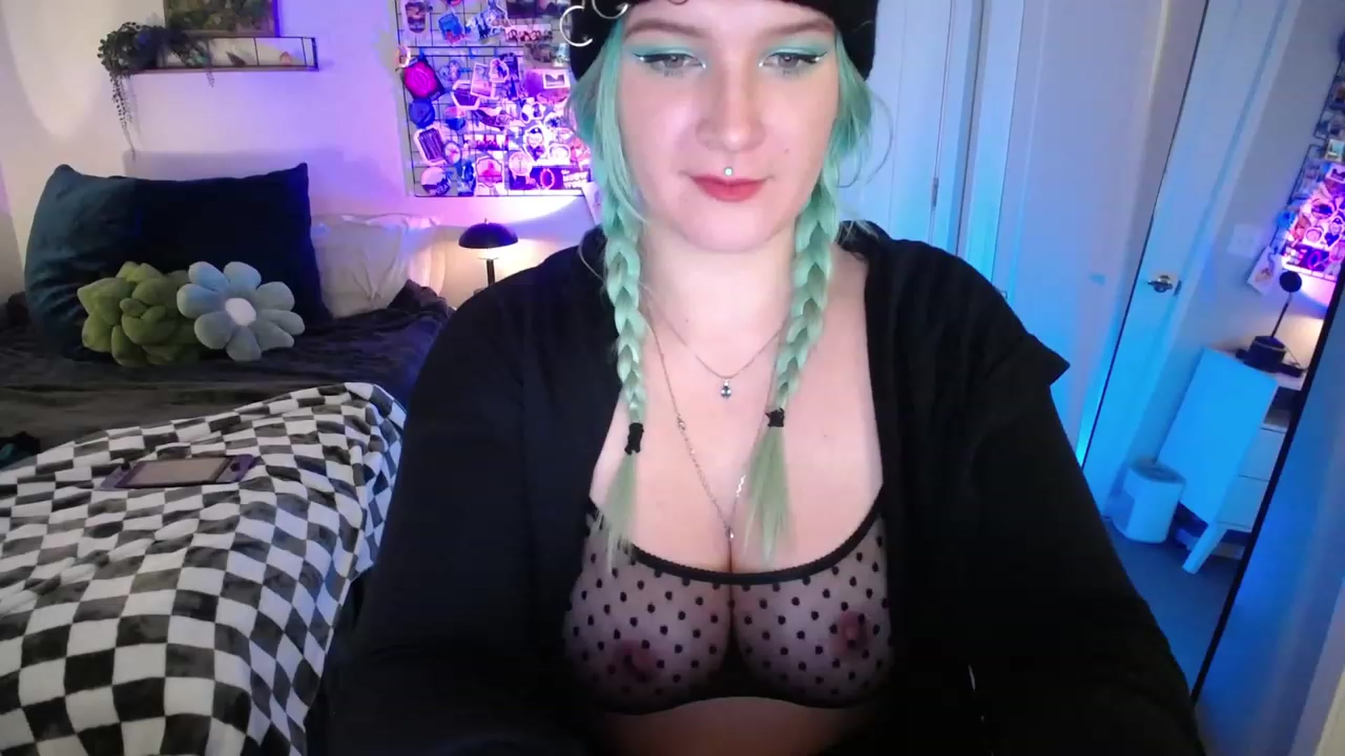 Gallery image thumbnail from IvysRevenge's myfreecams stream on, 12/30/2022, 06:13 image 11 of 20