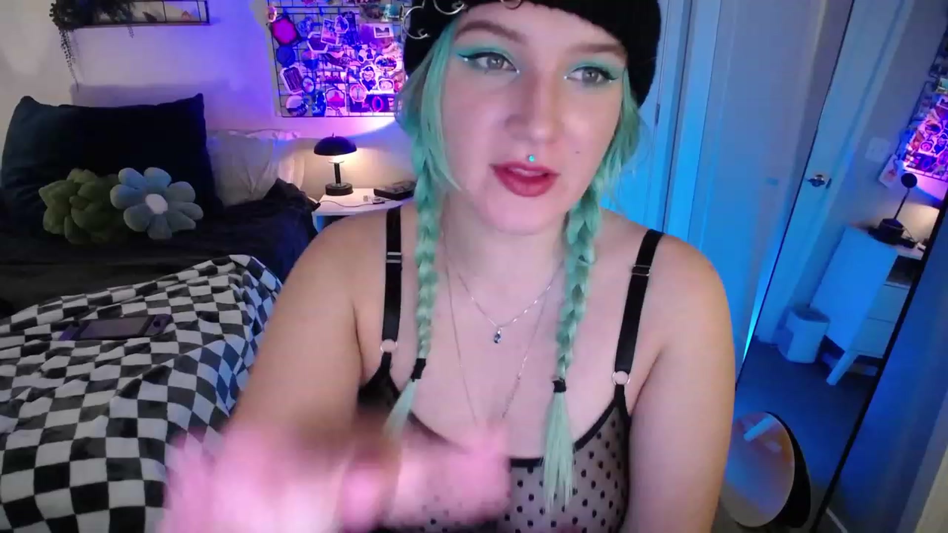 Gallery image thumbnail from IvysRevenge's myfreecams stream on, 12/30/2022, 06:13 image 5 of 20