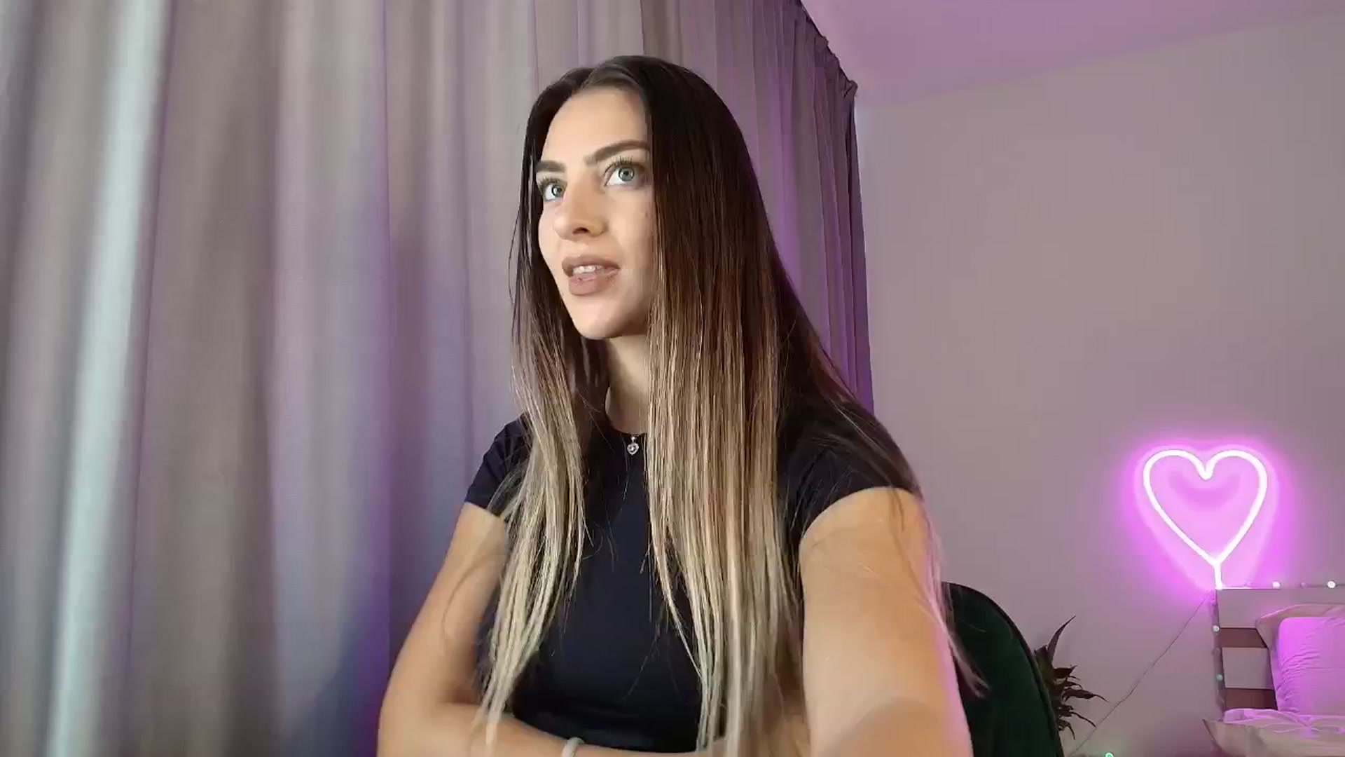 Gallery image thumbnail from Izy_belle's myfreecams stream on, 11/19/2024, 16:36 image 1 of 20