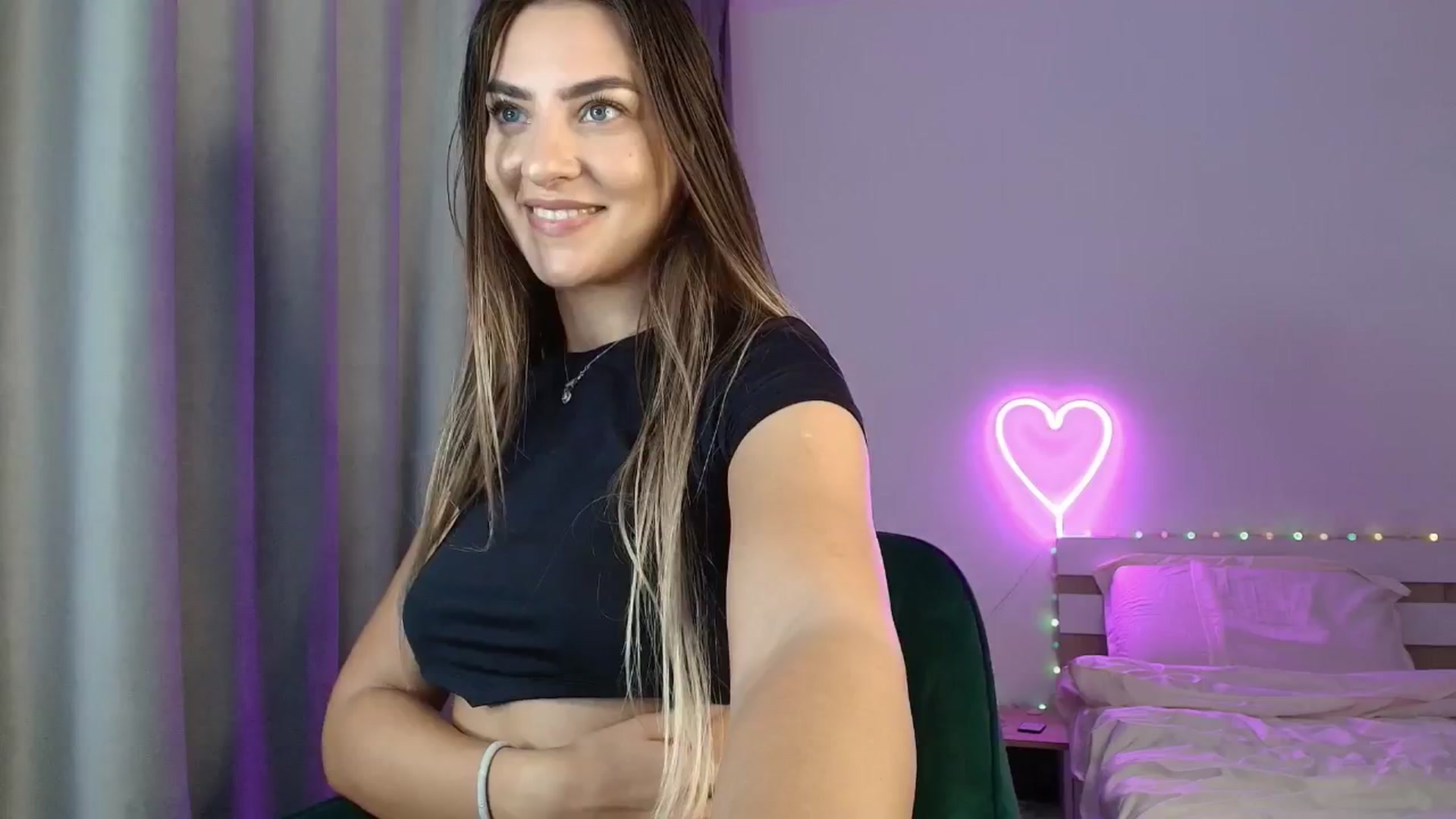 Gallery image thumbnail from Izy_belle's myfreecams stream on, 11/19/2024, 16:36 image 20 of 20
