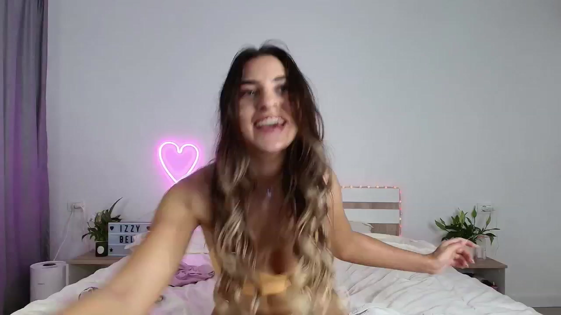Gallery image thumbnail from Izy_belle's myfreecams stream on, 11/23/2024, 13:59 image 8 of 20