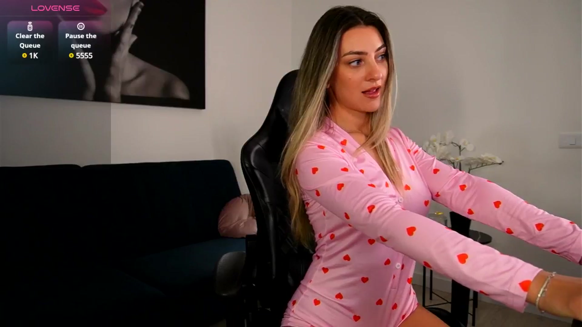 Gallery image thumbnail from Izy_belle's myfreecams stream on, 03/18/2025, 17:18 image 9 of 20
