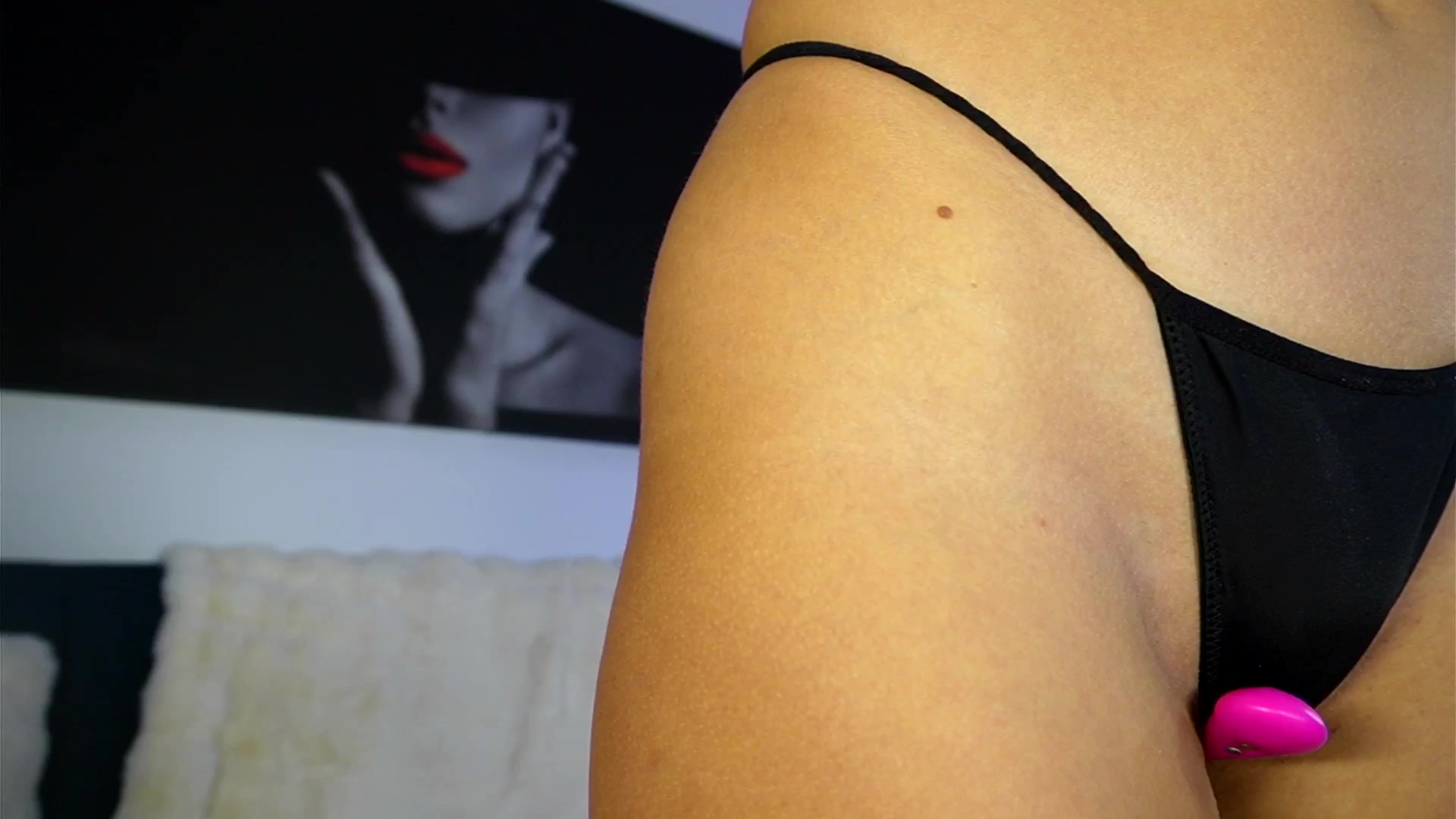 Gallery image thumbnail from Izy_belle's myfreecams stream on, 02/16/2026, 20:48 image 17 of 20
