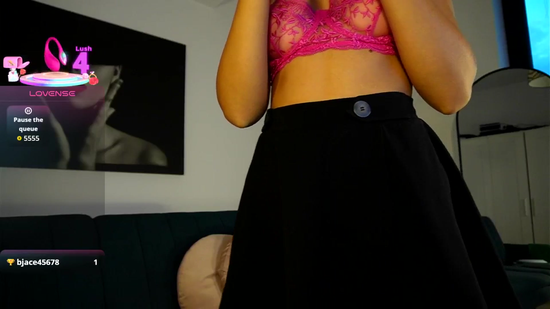 Gallery image thumbnail from Izy_belle's myfreecams stream on, 04/06/2026, 17:20 image 8 of 20