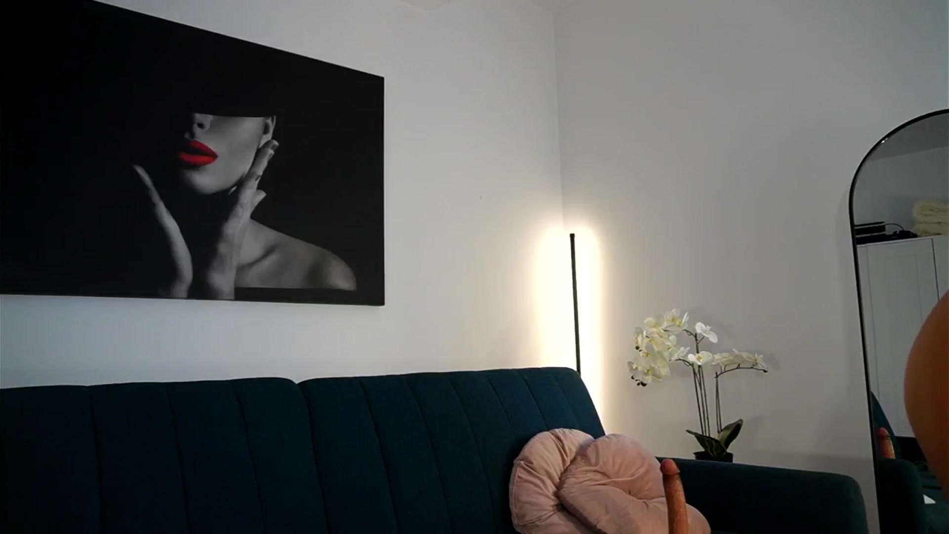 Gallery image thumbnail from Izy_belle's myfreecams stream on, 04/21/2026, 15:33 image 2 of 20