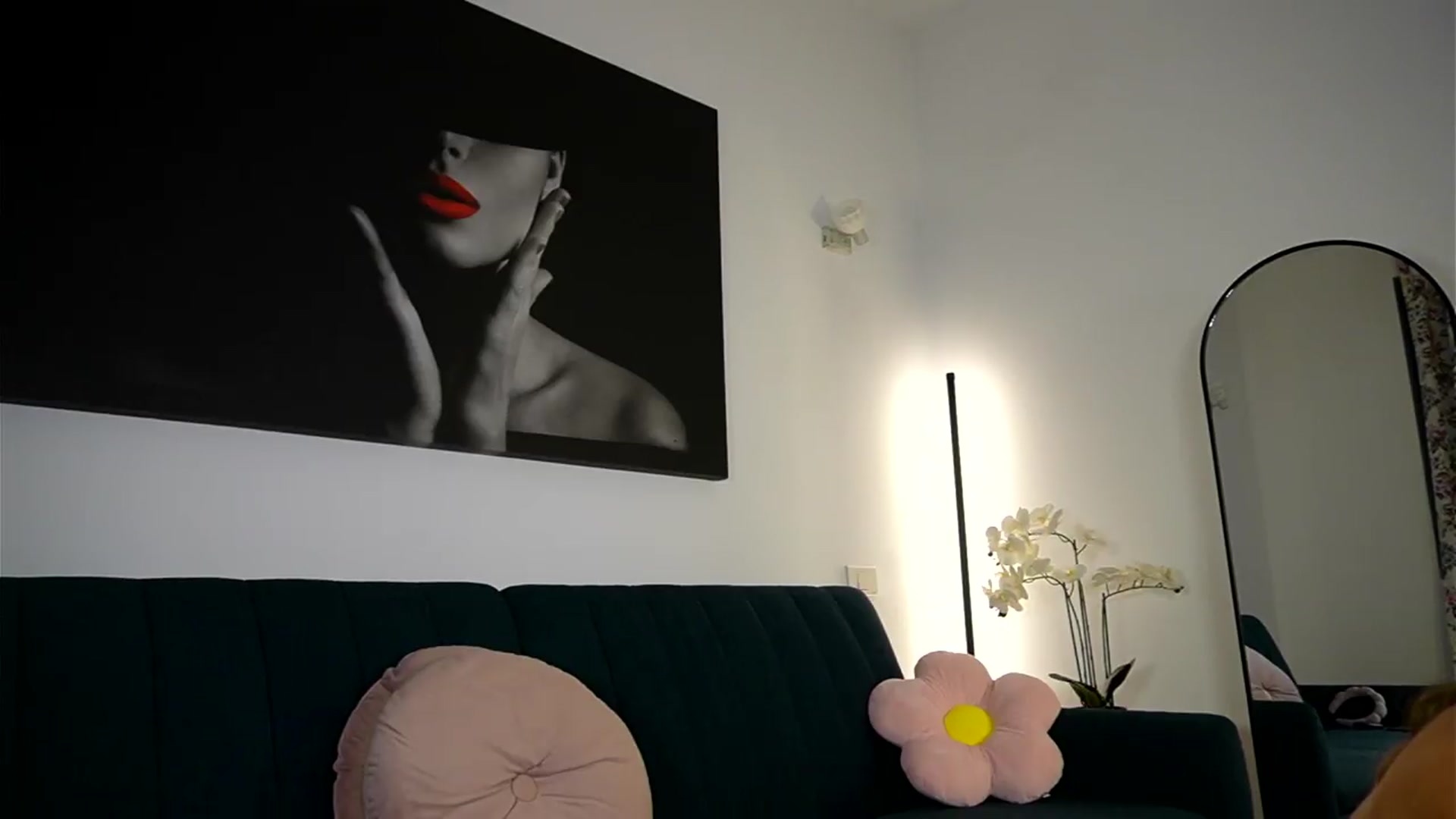 Gallery image thumbnail from Izy_belle's myfreecams stream on, 05/26/2026, 18:09 image 18 of 20
