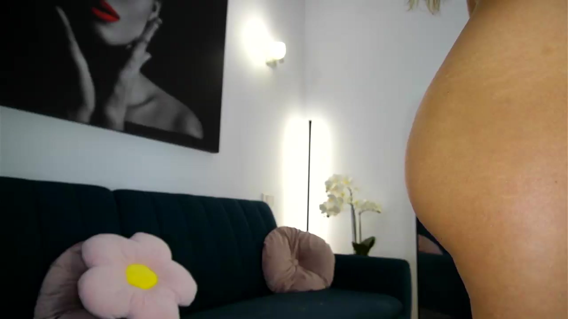 Gallery image thumbnail from Izy_belle's myfreecams stream on, 06/08/2026, 22:17 image 14 of 20