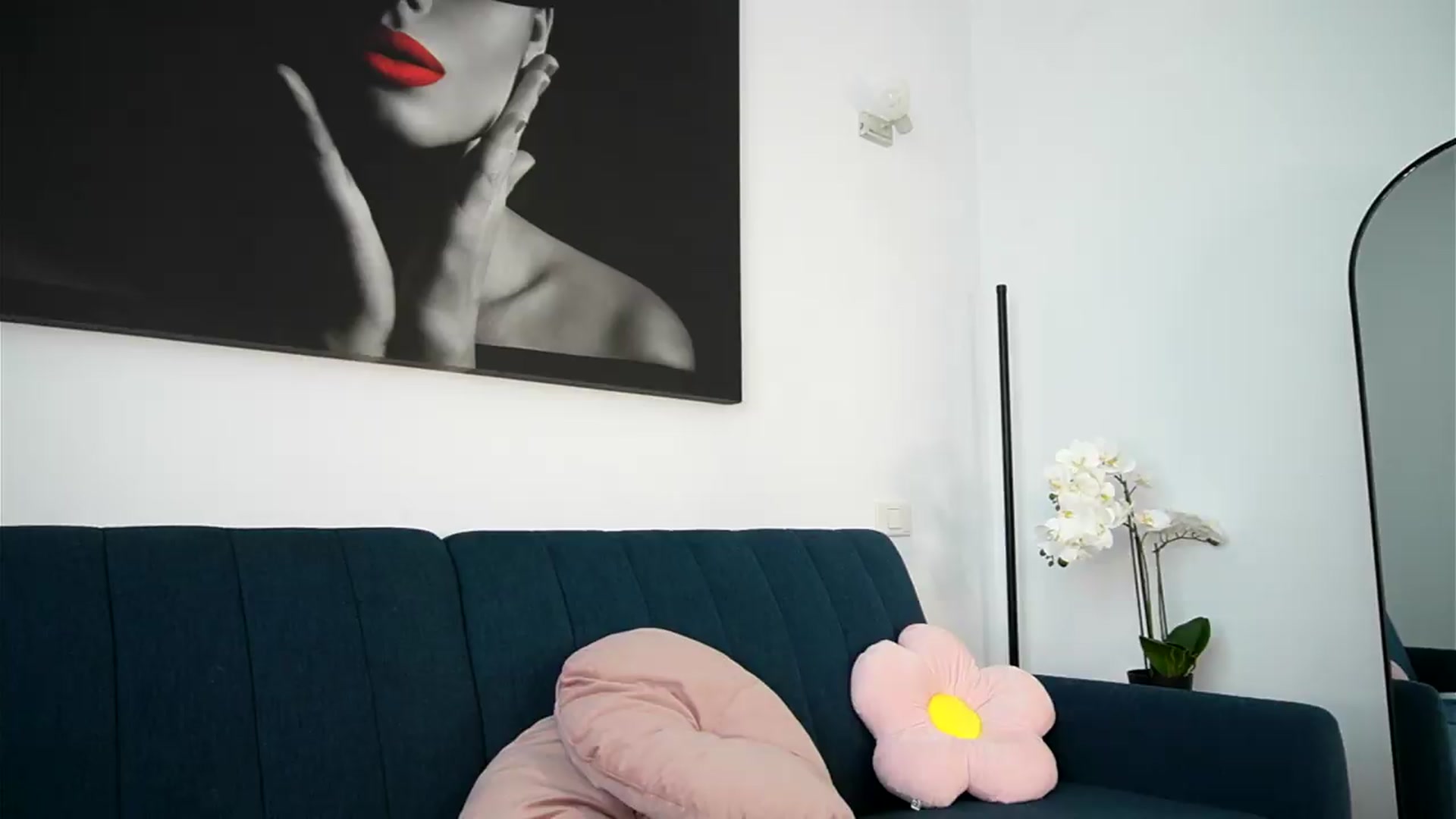 Gallery image thumbnail from Izy_belle's myfreecams stream on, 06/13/2026, 12:18 image 10 of 20