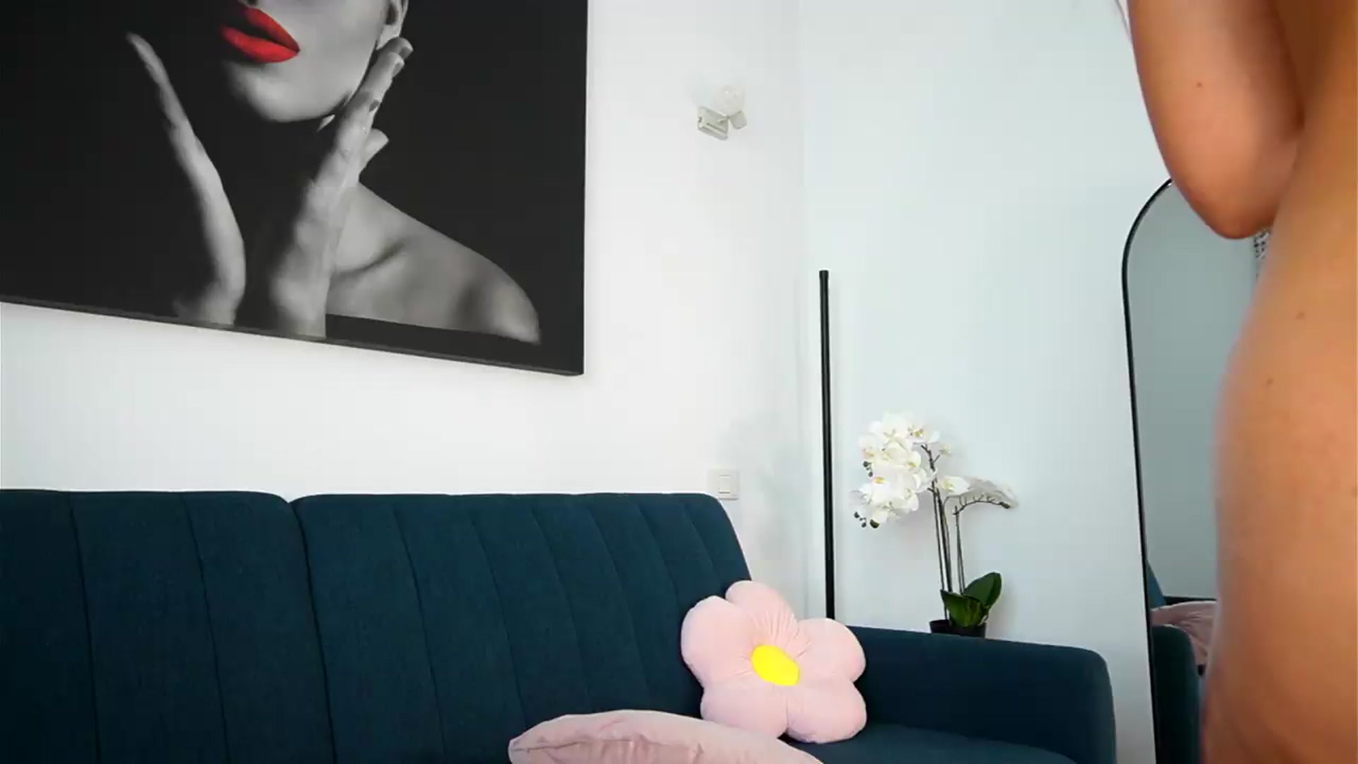 Gallery image thumbnail from Izy_belle's myfreecams stream on, 06/13/2026, 12:18 image 8 of 20