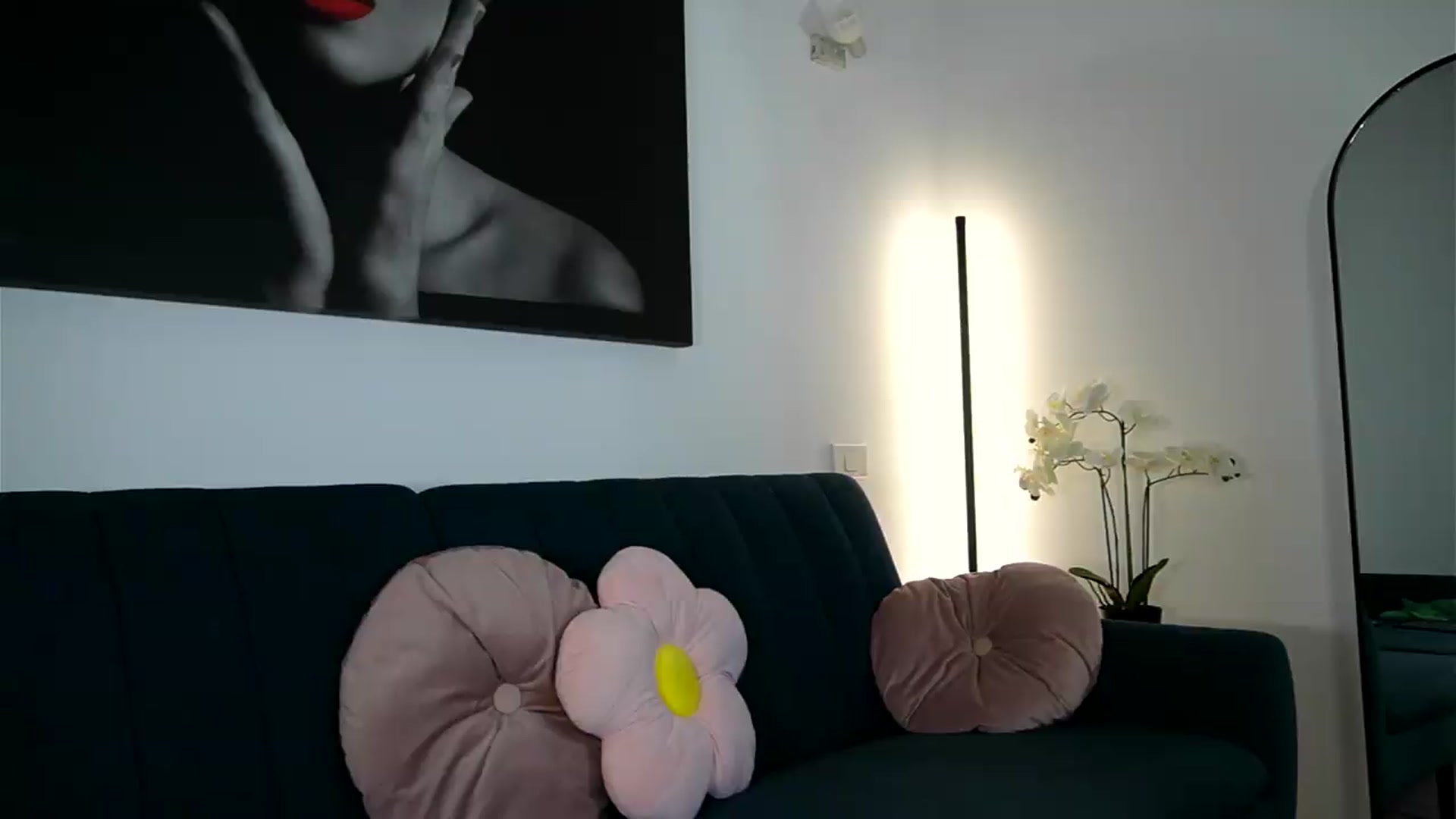 Gallery image thumbnail from Izy_belle's myfreecams stream on, 07/06/2026, 22:56 image 19 of 20