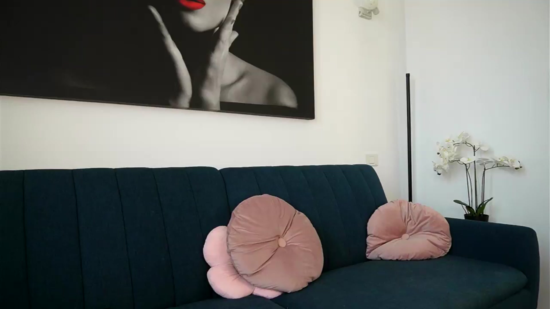 Gallery image thumbnail from Izy_belle's myfreecams stream on, 07/15/2026, 08:37 image 7 of 20
