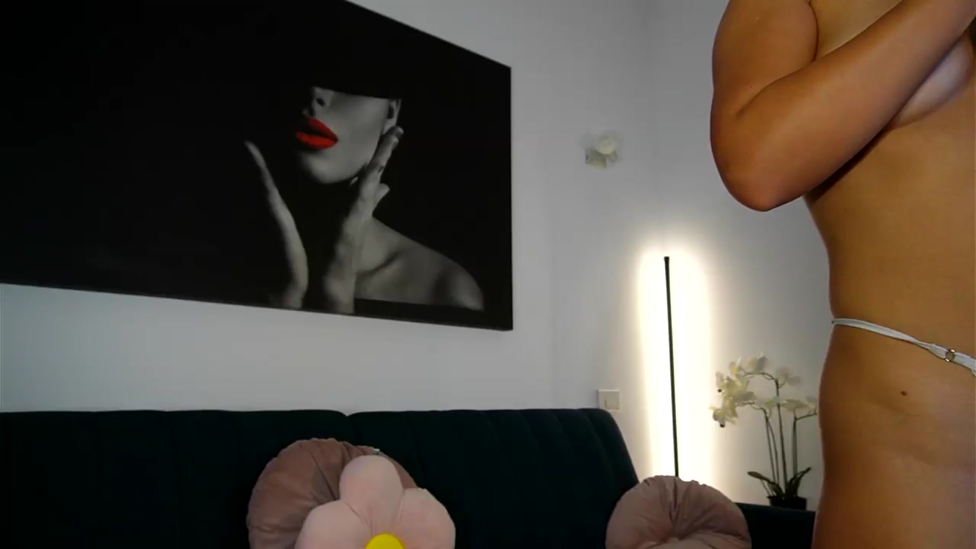 Gallery image thumbnail from Izy_belle's myfreecams stream on, 07/17/2026, 21:29 image 12 of 20