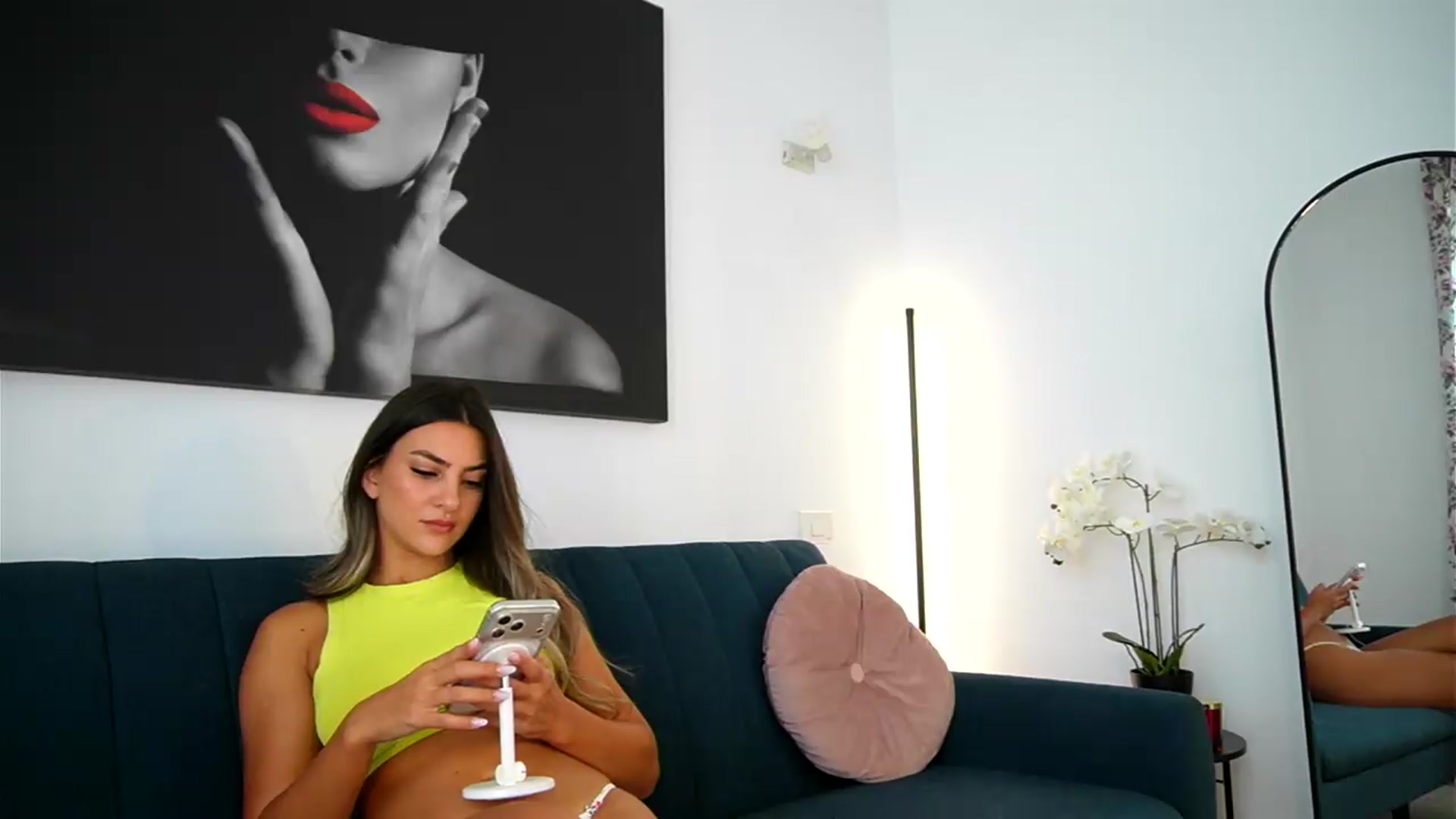 Gallery image thumbnail from Izy_belle's myfreecams stream on, 08/26/2026, 18:01 image 6 of 20