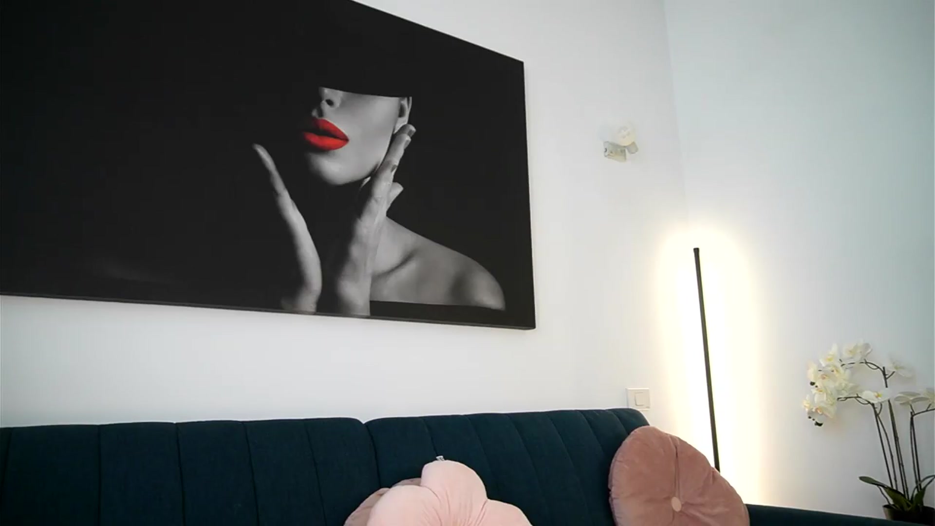 Gallery image thumbnail from Izy_belle's myfreecams stream on, 08/26/2026, 18:01 image 18 of 20