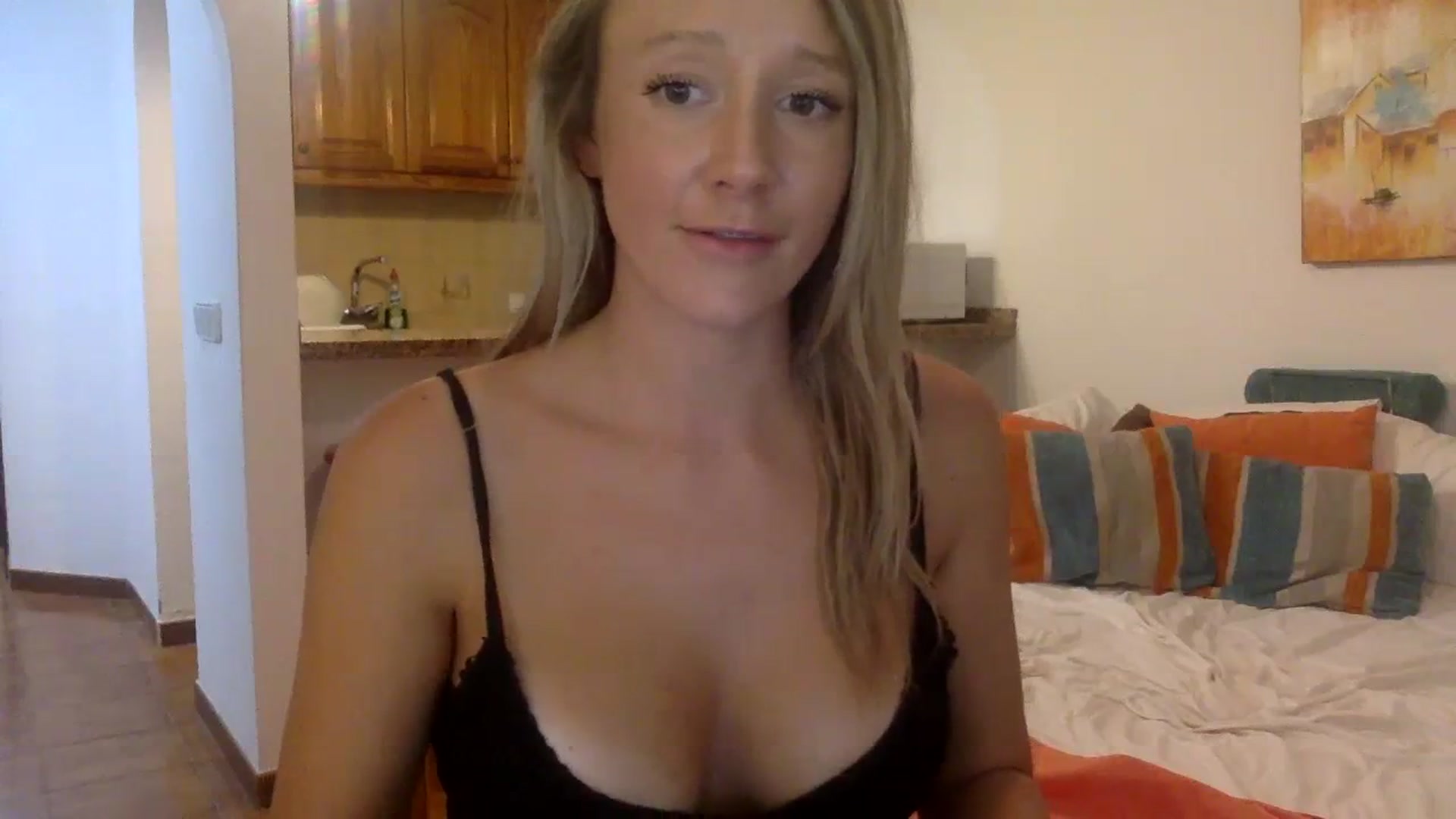 Gallery image thumbnail from IzzyPeaches21's myfreecams stream on, 08/08/2023, 02:31 image 4 of 20