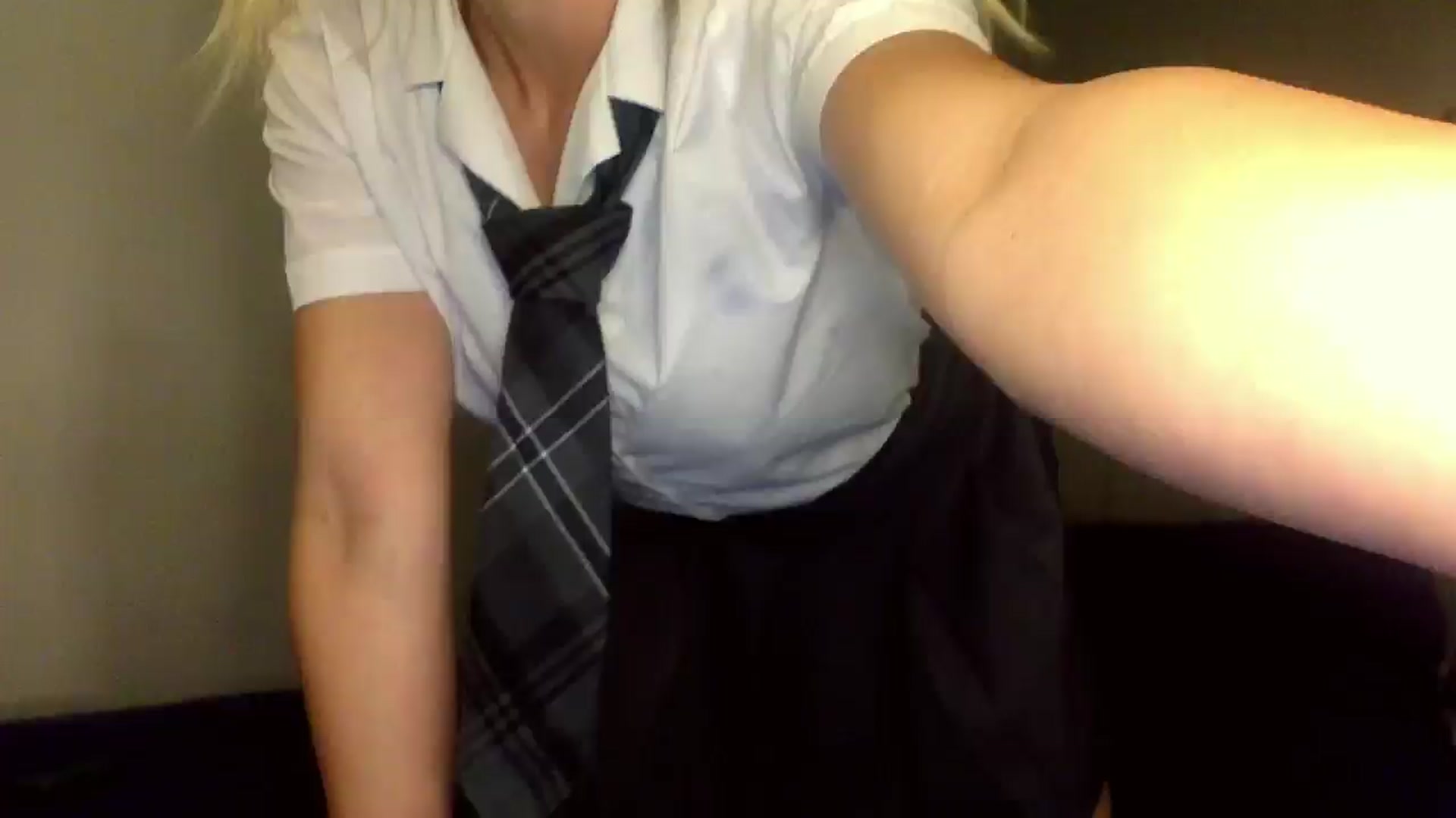 Gallery image thumbnail from IzzyPeaches21's myfreecams stream on, 11/27/2024, 17:08 image 1 of 20