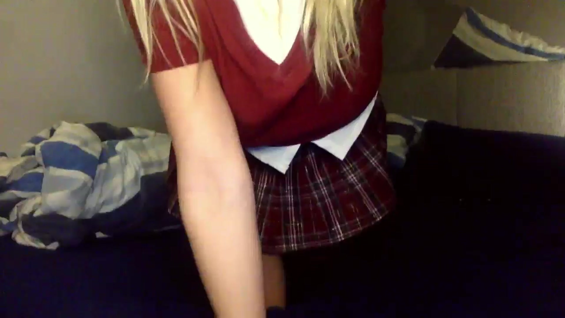 Gallery image thumbnail from IzzyPeaches21's myfreecams stream on, 12/06/2024, 20:32 image 8 of 20