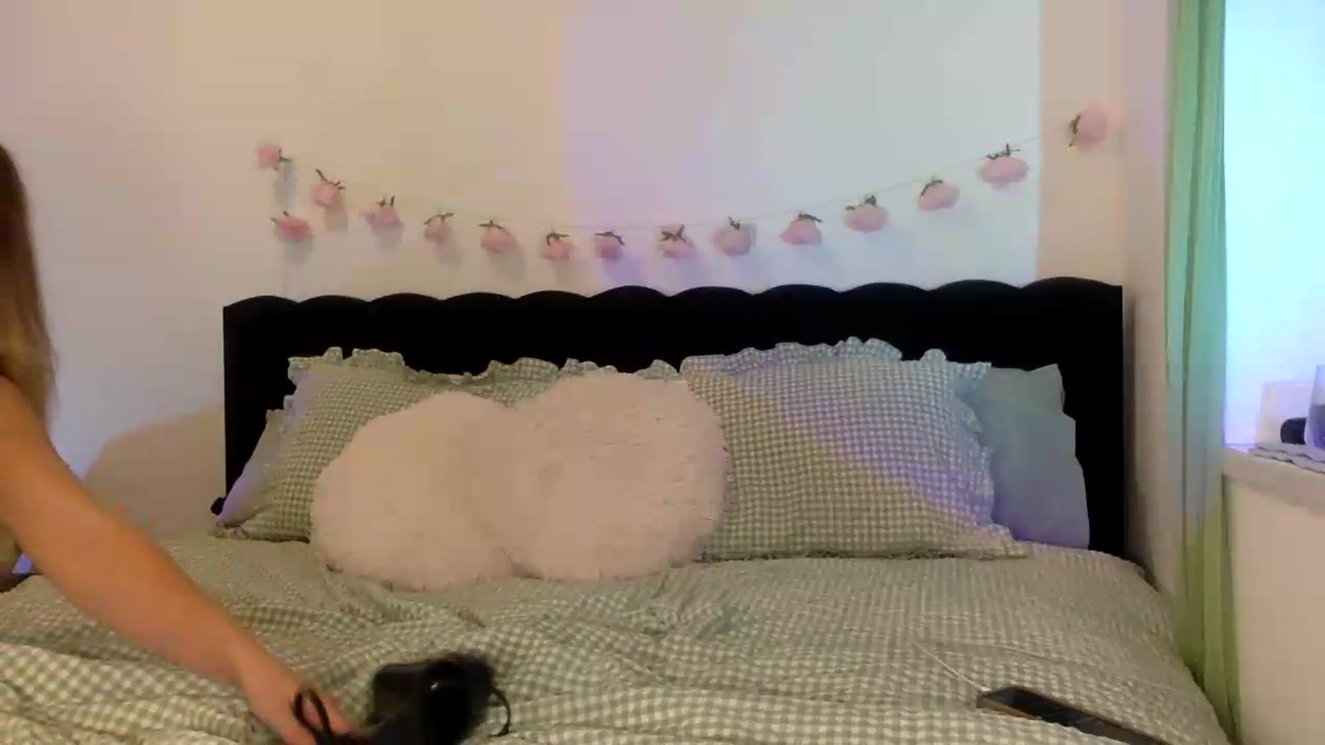 Gallery image thumbnail from IzzyPeaches21's myfreecams stream on, 09/03/2026, 19:24 image 2 of 20