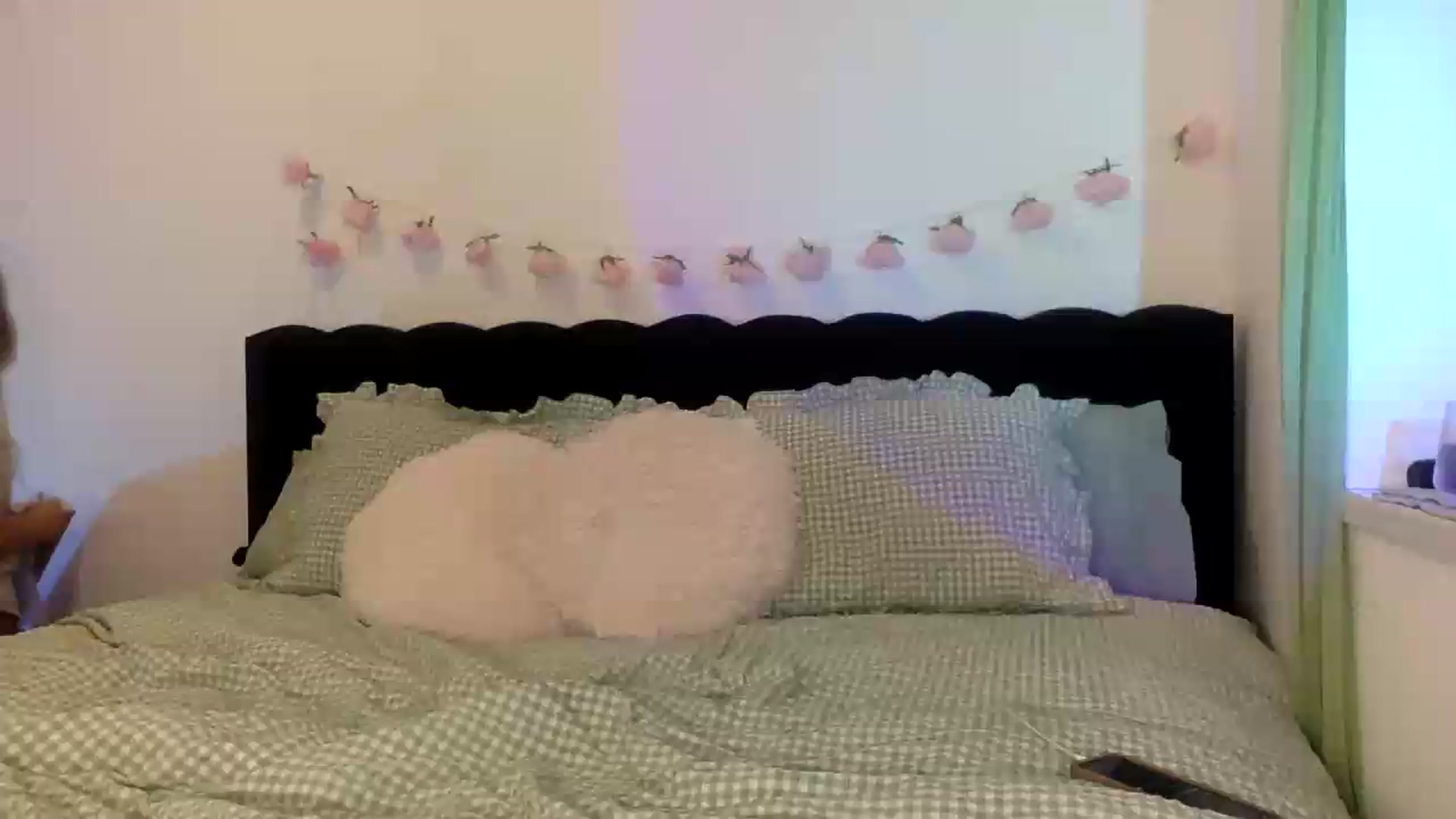Gallery image thumbnail from IzzyPeaches21's myfreecams stream on, 09/03/2026, 19:24 image 1 of 20