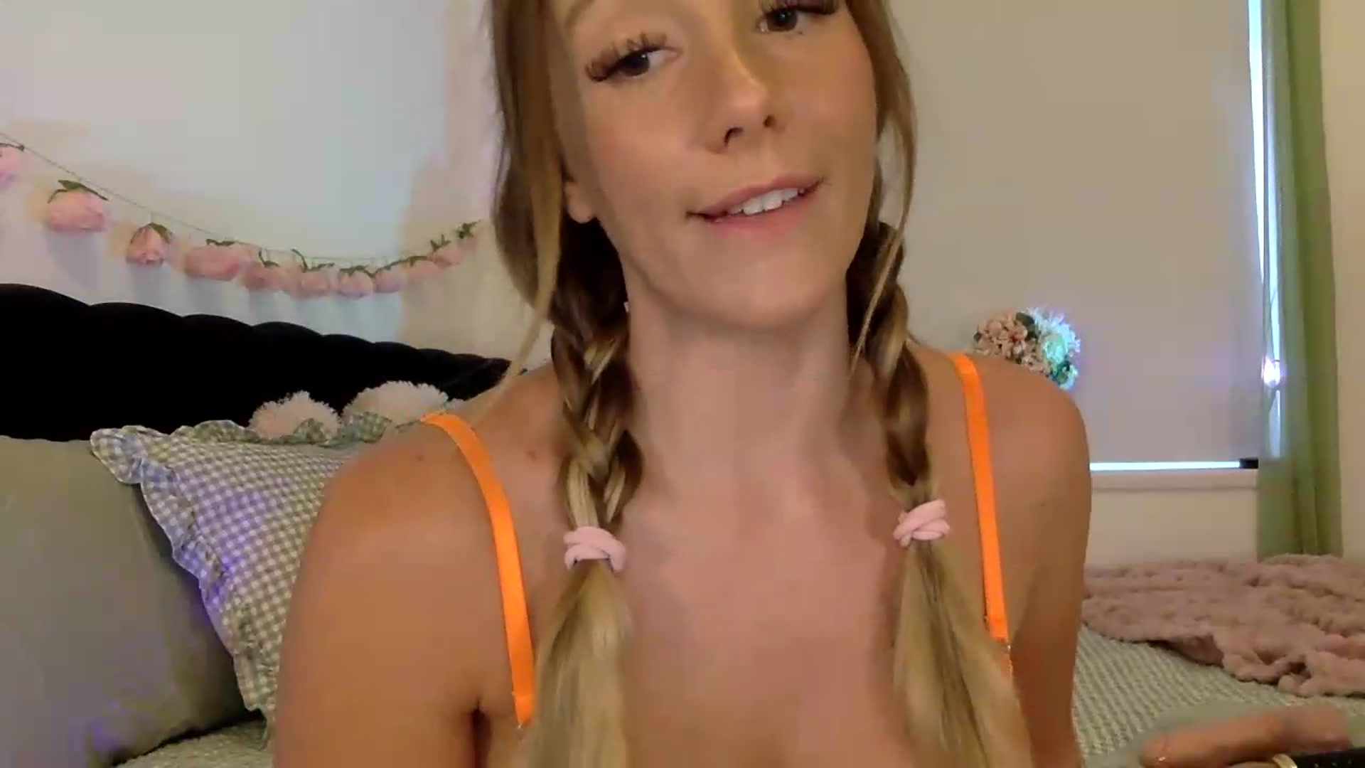 Gallery image thumbnail from IzzyPeaches21's myfreecams stream on, 09/09/2026, 17:54 image 11 of 20