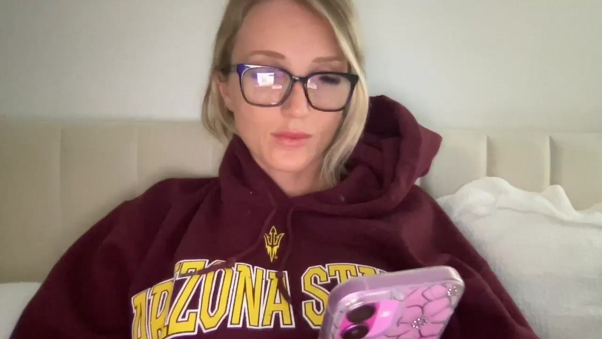 Gallery image thumbnail from Izzybb18's myfreecams stream on, 10/27/2025, 03:27 image 6 of 20