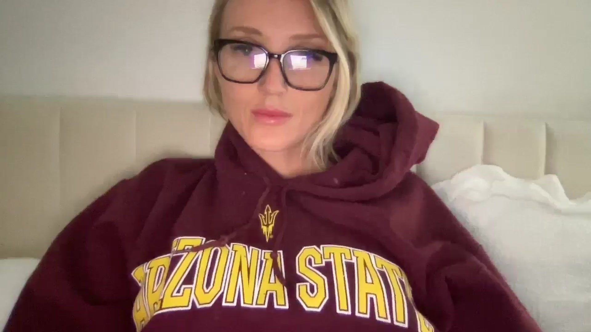 Gallery image thumbnail from Izzybb18's myfreecams stream on, 10/27/2025, 03:27 image 2 of 20