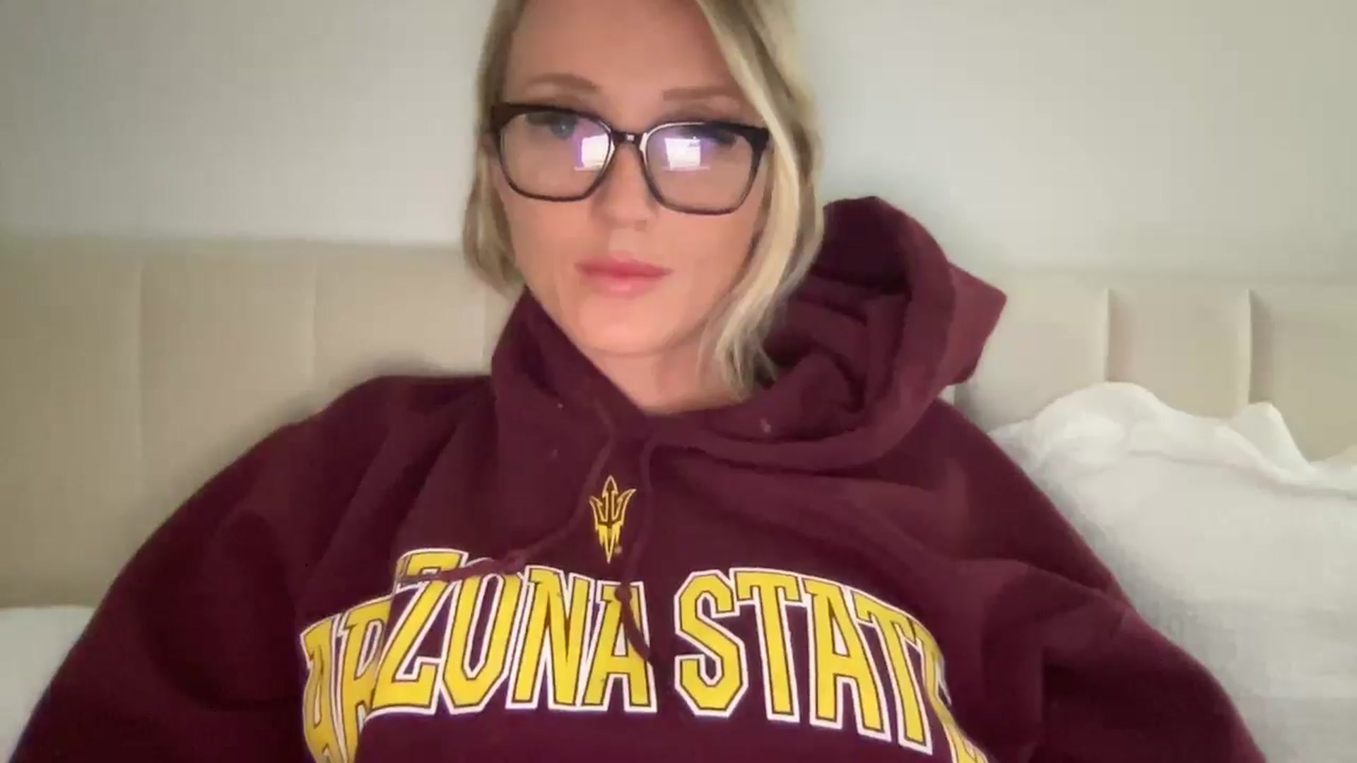 Gallery image thumbnail from Izzybb18's myfreecams stream on, 10/27/2025, 03:27 image 5 of 20